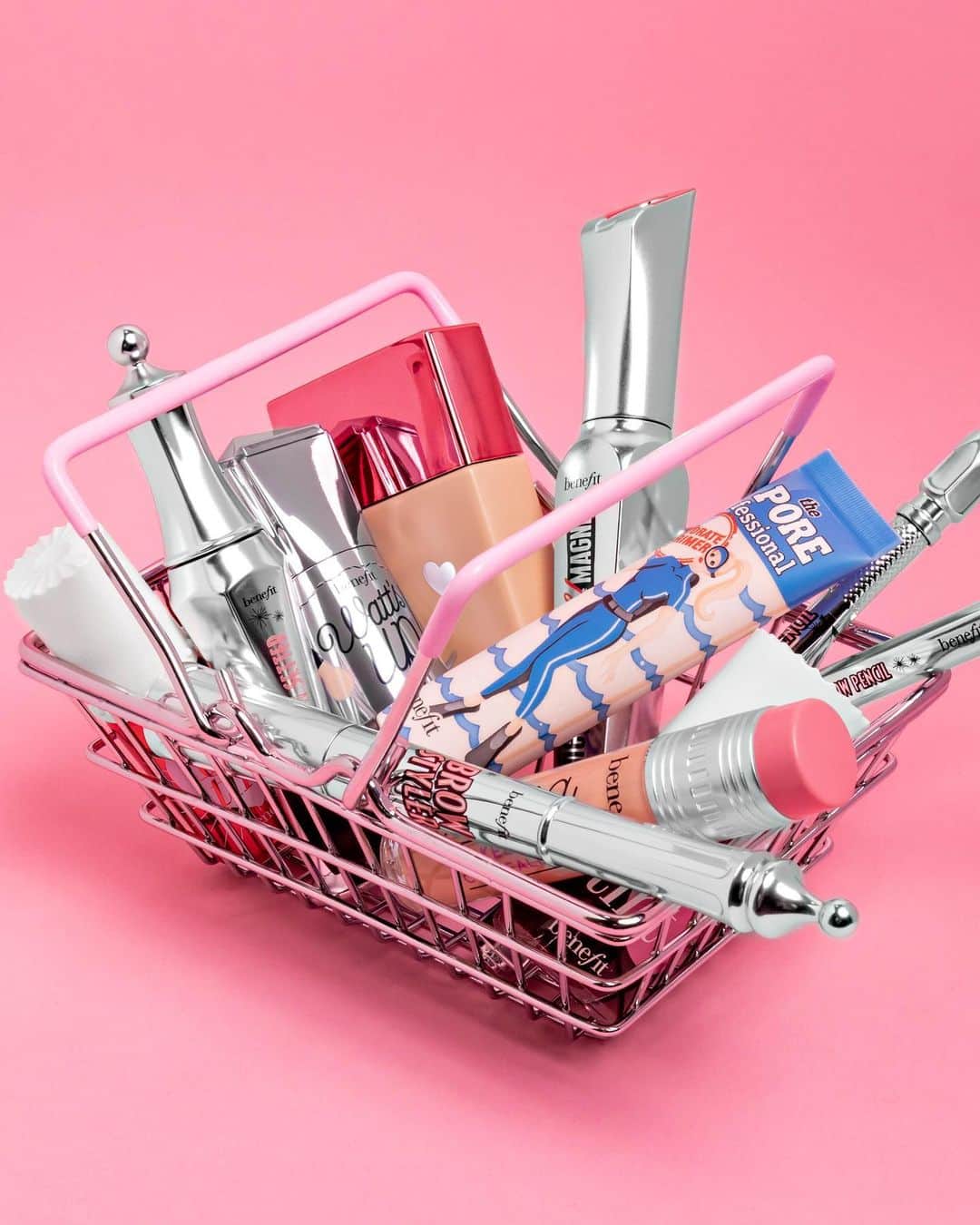 Benefit Cosmeticsのインスタグラム：「LAST thing you bought?! Let us know in the comments below 👇🏽🙈 Our answer’s probably pretty obvious 😘 #benefit」