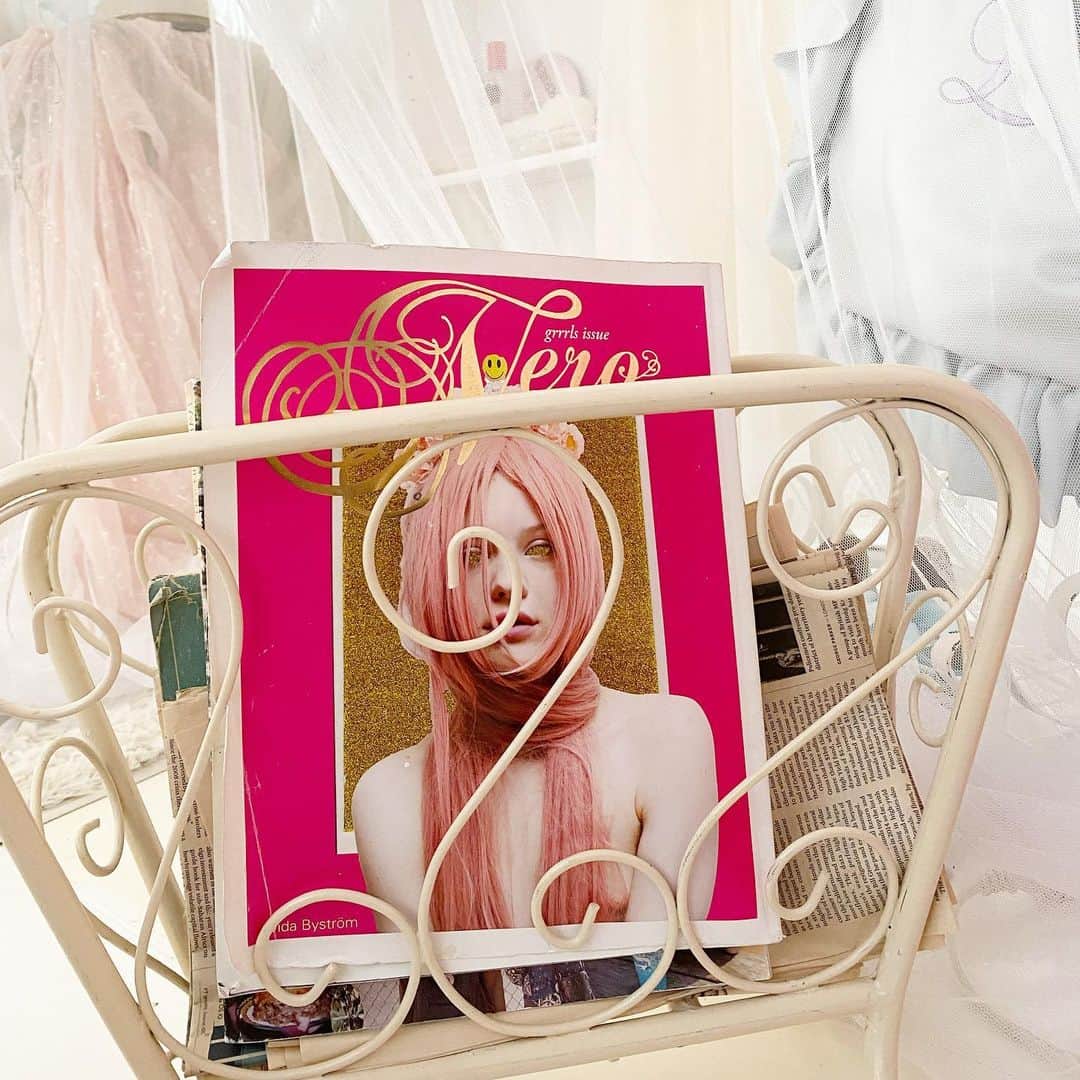 双木昭夫のインスタグラム：「ガーリー雑誌定番Nero」