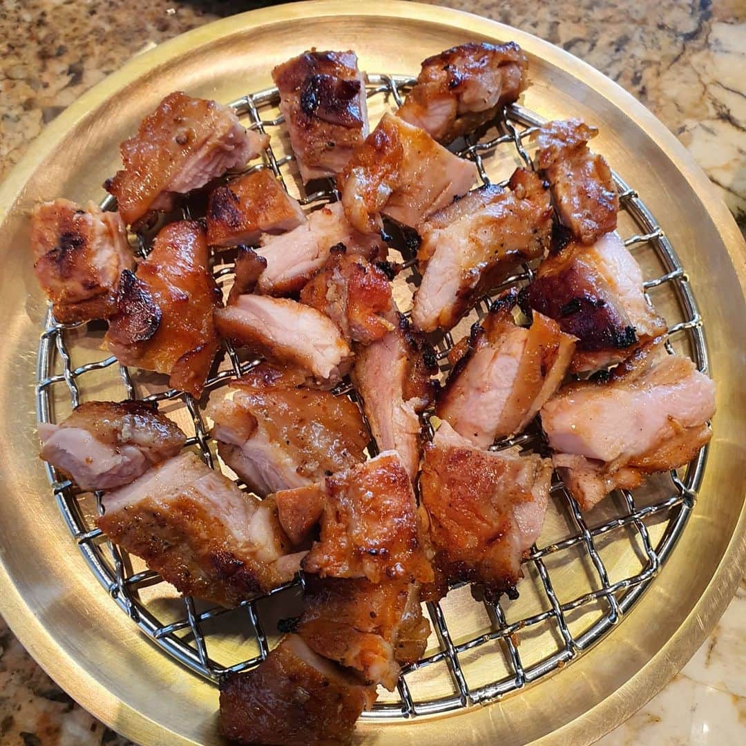 キム・スロのインスタグラム：「삼계탕 9점  국물9.7점. 닭갈비9.5점  닭계장 9점  위생 9.8점 인테리어 9.6점 3일연속 몸보신하러..... #성복삼계탕」