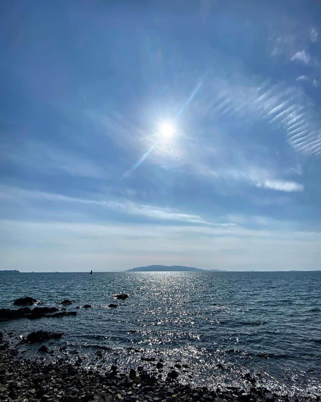 祥吉さんのインスタグラム写真 - (祥吉Instagram)「赤穂御崎13時30分の空  気温は9℃ 風は冷たいですが爽やかな陽気です  #播州赤穂 #赤穂 #赤穂御崎  #赤穂温泉 #赤穂温泉祥吉 #祥吉 #瀬戸内海 #海 #空 #太陽 #温泉 #旅館 #旅行 #インスタ旅行 #みんなの写真で旅しよう」2月24日 13時46分 - akoshokichi