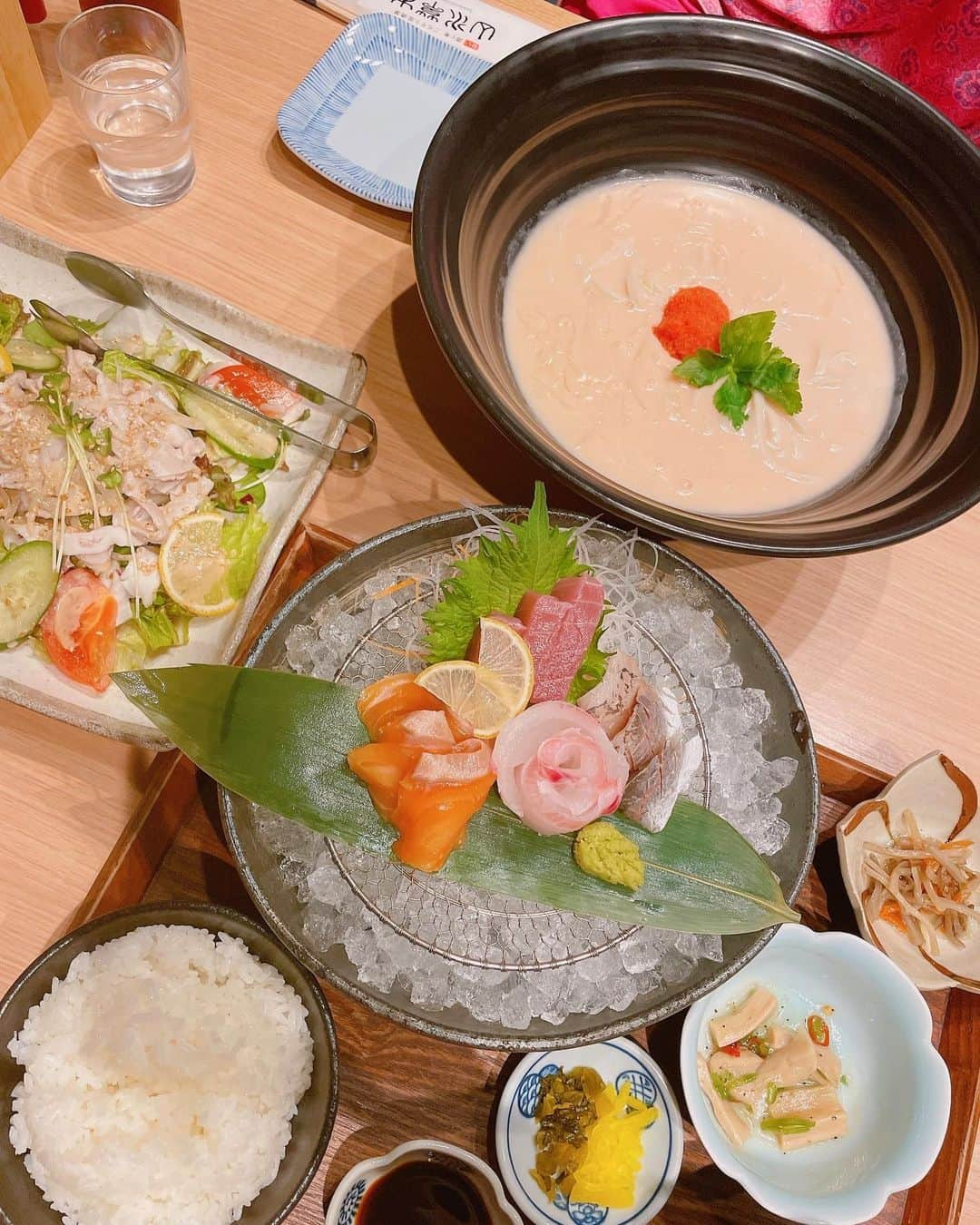 星野めいさんのインスタグラム写真 - (星野めいInstagram)「ゆっくりしてからご飯🍚  おうどんのメニューが豊富で、しかも低糖質に変更できる！ 私はお刺身定食にしたよ🐟 めちゃくちゃ美味しい🤤🤤🤤  スパに入ってるお店だと思えないくらい本格的🍴  和食からエスニック料理まであっていつ行っても飽きなさそう🥗  #テルマー湯 #温泉 #onsen #スパ #spa ﻿ #岩盤浴 #露天風呂 #サウナ #東京 #sauna﻿ #温活 #サ活 #サウナー #サウナ女子﻿ #thermaeyu #サ道 #サ飯 #美肌 #美容﻿ #炭酸浴 #泥パック #塩サウナ #化粧水風呂 ﻿ #発汗 #デトックス #リラックス #ご褒美﻿ #サウナイキタイ #ダイエット #リフレッシュ﻿ ﻿」2月24日 13時55分 - pometaaan