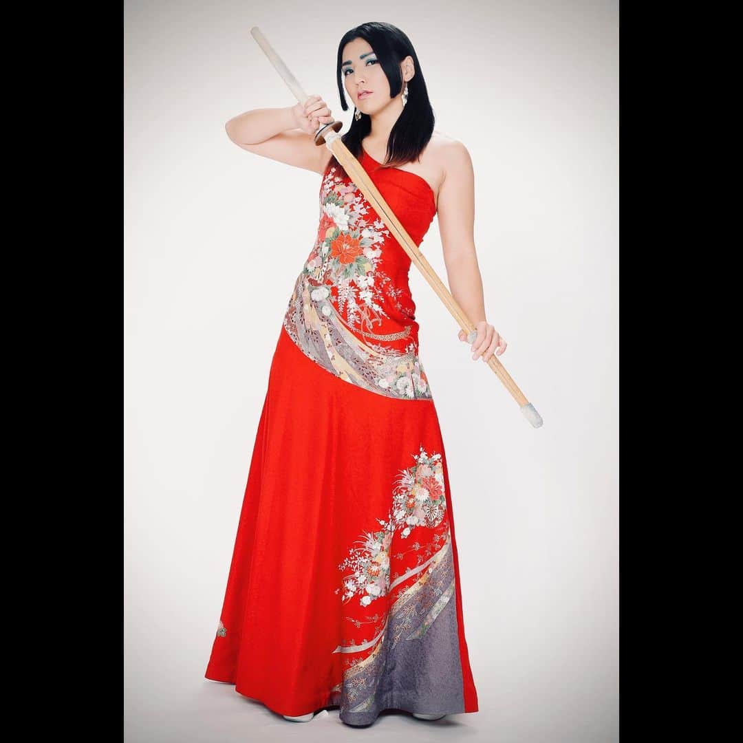 志田光さんのインスタグラム写真 - (志田光Instagram)「Dress × Kendo ＝ Animetic!!!!!! #dress #kendostick #photoshoot #prowrestler #hikarushida #竹刀 #写真 #ドレス」2月24日 13時55分 - shidahikaru