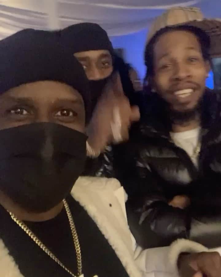 ファンクマスター・フレックスのインスタグラム：「3,000,000 @YOUTUBE VIEWS! @funkflex / @fivioforeign_8fs !!! Fivio / @jerry_salutee3x thank u again on the collab! Means so much! New @fettylucianogs9 this Saturday 7pm! @hot97 !!!!!! Amazing evening!!! @realbobbyshmurdags9 @ma_ma_shhh @gs9leftylocsta @its_only_nique_」