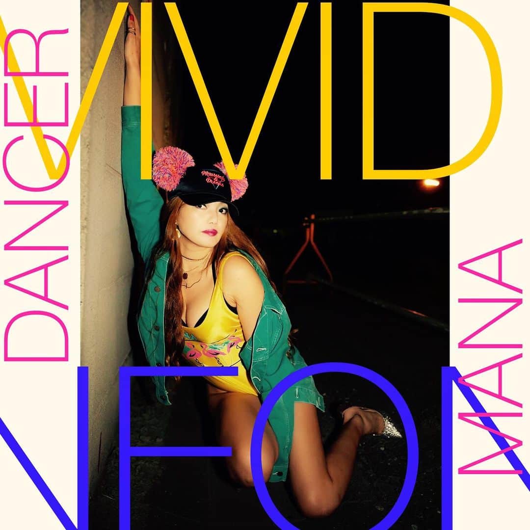 Dance MANAのインスタグラム：「はじめてくる美容室なう💛💜 どんな風になるかなあ？久々に色を変えたい、と  Photoshoot by @cutie_style_bg   #fashion #disney 👸🏼🐻 #dancer #choreographer #choreography #エンターテイメント #エンタメ #art #entertainment  #show #danceart 🎨💃 #被写体モデル」