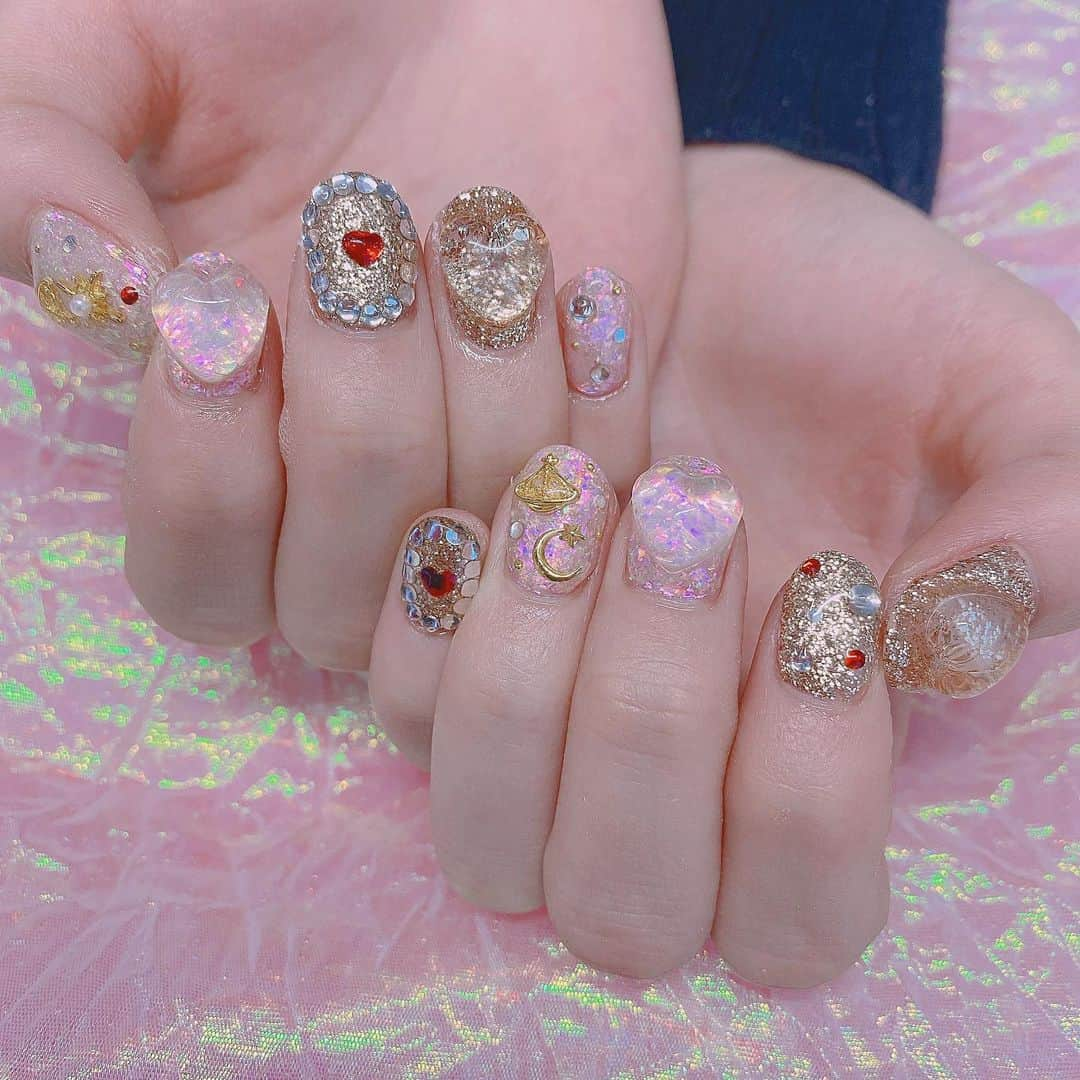 宇佐美幸乃さんのインスタグラム写真 - (宇佐美幸乃Instagram)「New nail.....🤍  6900円コースで色味とイメージだけ伝えてこんなに素敵にゴージャスにやってもらえた、、 可愛くてテンションあがるー！  天才🤍  #新宿ネイルサロン #nail #nailsalon #新宿ネイル　#ネイルデザイン #ネイル #idol #アイドル　#instagood #instapic #nailart  #新宿　#shinjuku #followｍe」2月24日 14時04分 - usami_yukino