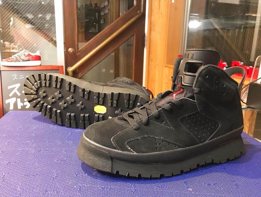 Sneaker At Randomのインスタグラム：「NIKE AIR JORDAN 6　 カスタムオールソール交換(ブーツタイプ)  ソールが加水分解してしまったAJ6を、 ブーツタイプのソールへカスタムしました。  ご依頼ありがとうございます。  #nike #airjordan6 #aj6 #aj6infrared #jordan #スニーカーカスタム #スニーカー好き#スニーカーアトランダム #スニーカー #スニーカー修理 #修理職人 #市川 #本八幡 #大阪 #心斎橋 #sneakeratrandom #sneaker #shoestagram #repair」