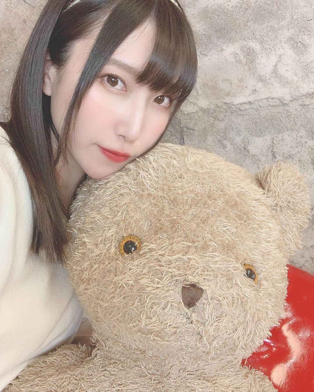 橋本友梨英のインスタグラム：「くっまがいた🧸 #クマ #人形 #cute」