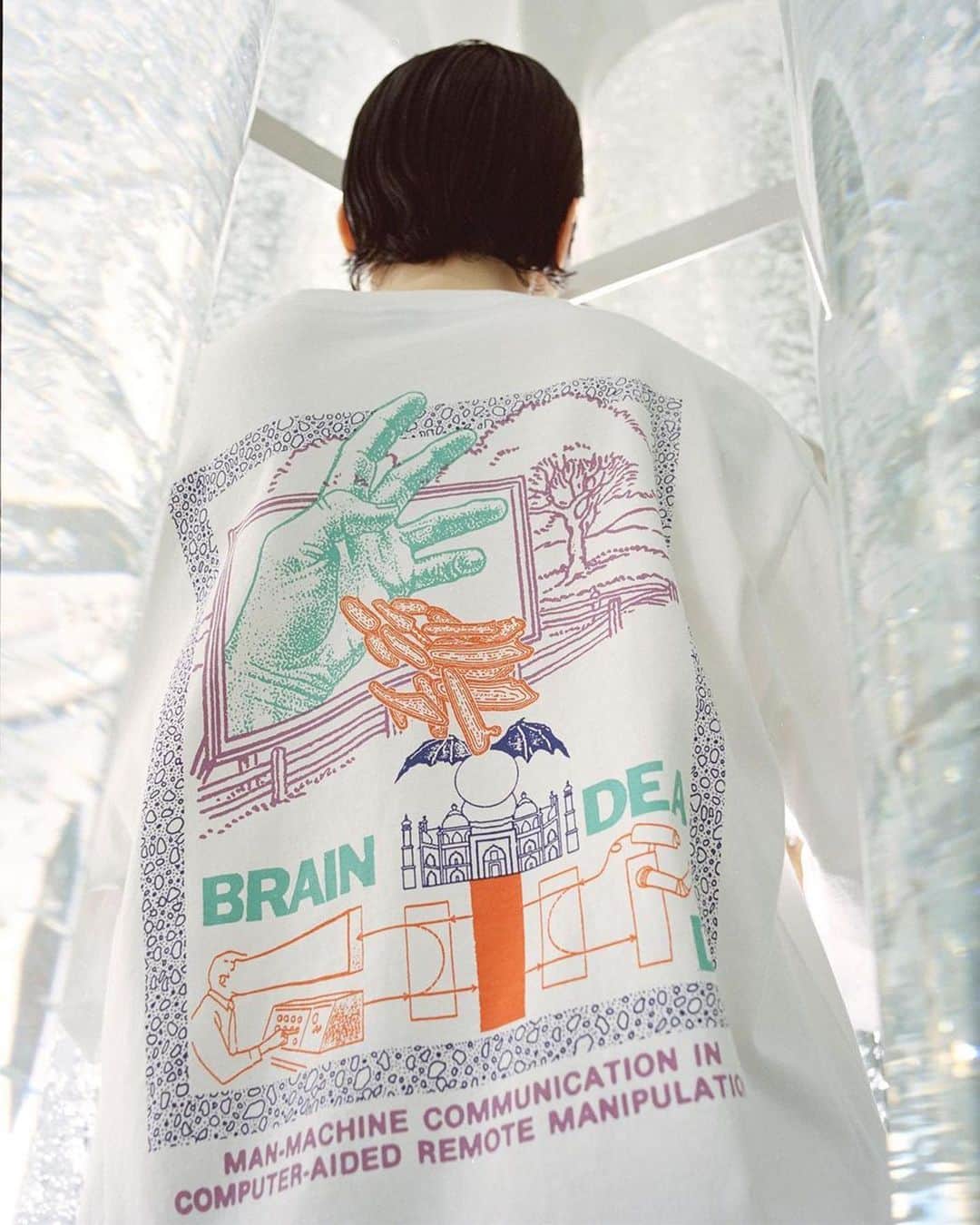 HYPEBEASTさんのインスタグラム写真 - (HYPEBEASTInstagram)「@hypebeaststyle: @wearebraindead has unveiled a selection of apparel as a part of its first Spring ‘21 delivery. Comprised of graphic hoodies, cord climber pants, shirt jackets and more, the offering leans heavy on the graphics and colors. Find it all available now at Brain Dead’s web shop with prices ranging from $54 to $320 USD.⁠⁠ Photo: @_lucagrottoli」2月24日 15時11分 - hypebeast