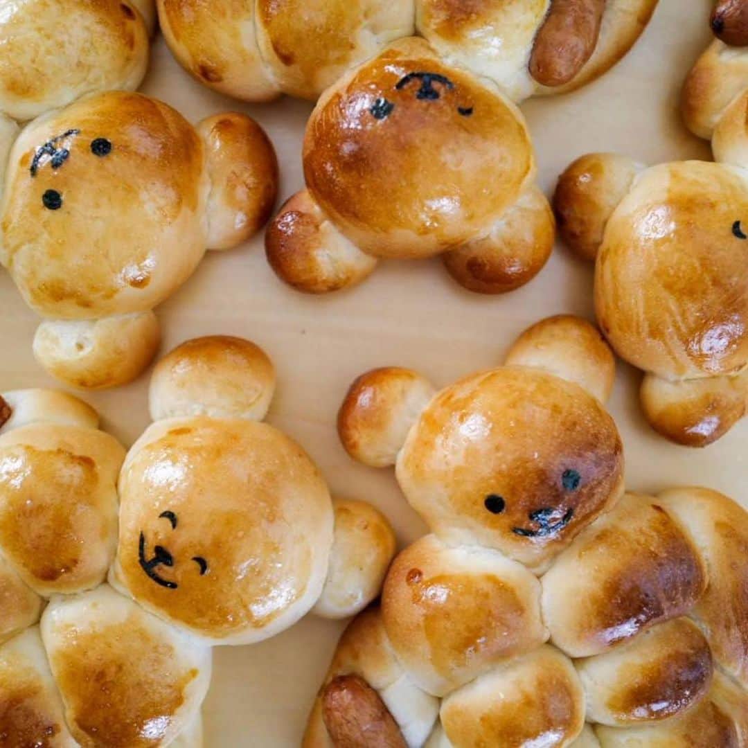松下奈緒さんのインスタグラム写真 - (松下奈緒Instagram)「くまのパン焼きました。  可愛い顔して脱いだらすごいんです(笑)  ムキムキのテカテカです！  ボディービルの大会みたい🤣  美味しく頂きました✨  #筋肉パン #ネットで見つけて作ってみました(笑) #ちぎりパン #松下奈緒」2月24日 15時17分 - matsushita_nao_official