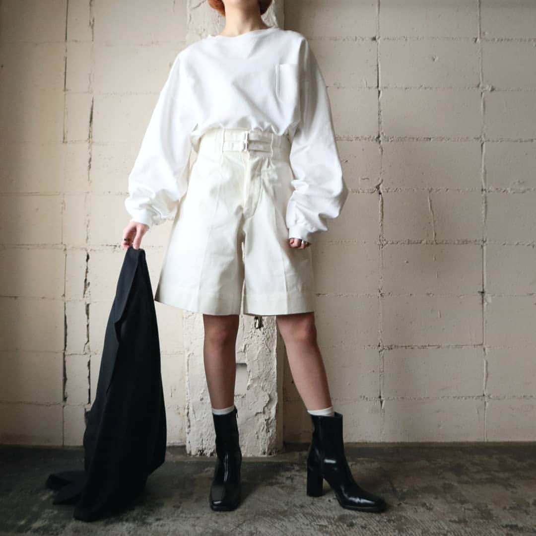 吉祥寺 古着屋 Orfeoのインスタグラム：「. All White Gurkha Shorts Style  #orfeo #kichijoji #tokyo #vintage #used #fashion #coordinate #outfit . . .  お問い合わせはインスタグラムのプロフィール掲載のメールアドレスにお願いいたします。コメント、DMでのお問い合わせは受け付けておりませんのでご了承ください。 ONLINE SHOPの商品も店頭にてご購入頂けます。気になる商品がございましたらスタッフにお声掛けください。 . 新型コロナウィルス感染症予防対策を徹底して営業しております。 ご来店の際はマスク着用、手指消毒にご協力ください。」