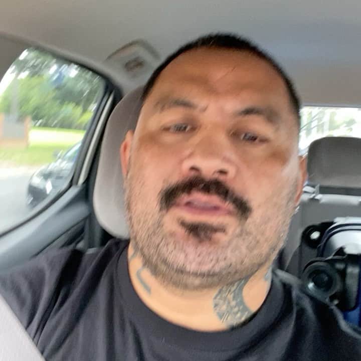 マーク・ハントのインスタグラム：「To much chocolates 🍫 lol time to get back to work wats up newy excited to start training again finish career @richfogartymma @robfog147 @pooleyyyy @kytime_  @pinpointathlete @strengthrepublic  im indeaaa」