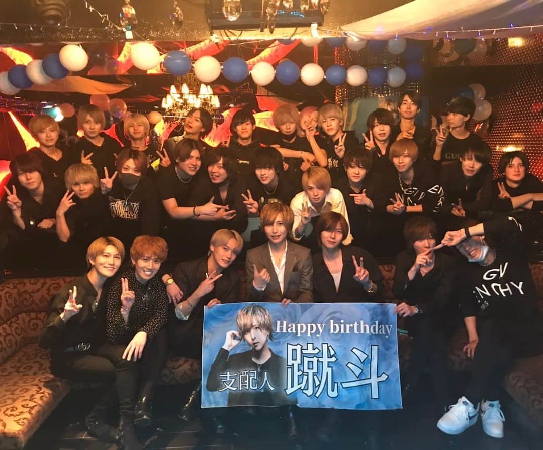 流川楓のインスタグラム：「蹴斗バースデー来てくれた皆様ありがとうございました✨ かっこよかった‼︎おめでと🤤 毎回リクとネルがいちゃついてるのジワる #happybirthday  #allwhite」