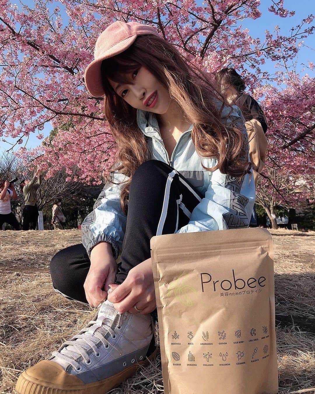 DJ YURINAのインスタグラム：「ご飯を食べるのが好きな私は どうやったら太らず美味しいご飯を食べれるかなぁ...🍖 . . . と言うことで自粛中運動する事が多くなった🏃‍♀️ でも普段よりも家にいる事が多くなり、運動だけしていても体重は増える一方だったので(食べるのはやめない笑) . これを試してみました❣️ @probee_jp  . 大豆タンパク質とチアシードの含む8種類のスーパーフードが入っていて、 運動しながら美容もケア出来る✨ しかも、植物性のタンパク質と言うところがお気に入りです😍🎵 . 味も従来のプロテイン系の飲み物よりもバナナジュースを飲んでるような感じでホント飲みやすい💕 . 運動しない方でも植物性プロテインなので、 お肌や髪の毛、爪などのケアとしてもプロテインは必須💡 特に私はお酒を飲むのでプロテインの補給はより必要なのです🥺🥺 . . . #dj #djyurina #protein #プロテイン #美味しいプロテイン #運動 #自粛生活 #fashionstyle #probee #ダイエット #diet #club #party #美容 #タンパク質 #肌のハリツヤ #セルフケア #自己投資 #美 #酒飲み #食べるの大好き」