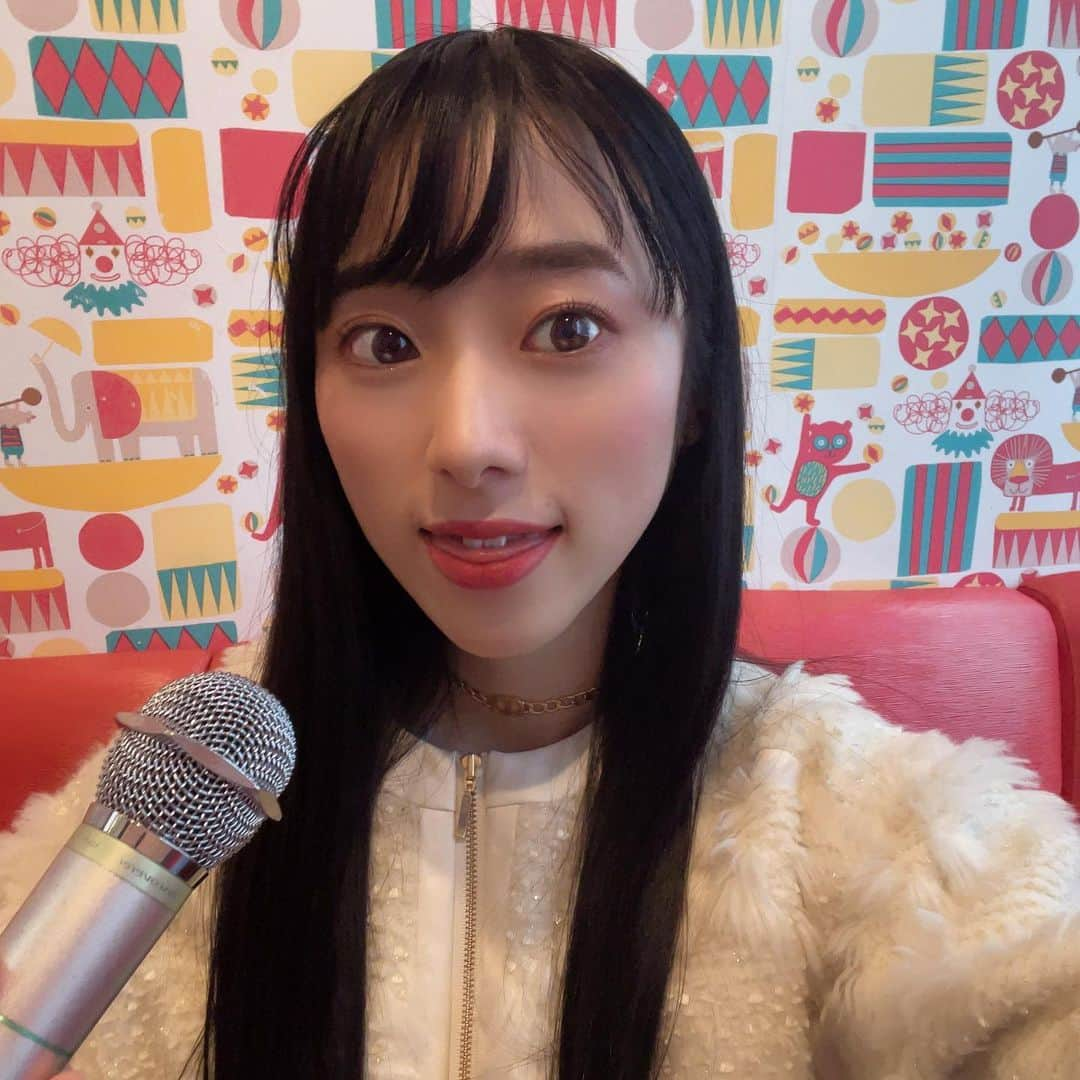 本田さとみさんのインスタグラム写真 - (本田さとみInstagram)「ふと思い立ってカラオケキャスしたんだけど、Twitterに通知呟けてなかった😂😂😂  聴いてくれた方々有難うございました😊💖  #ツイキャス #キャス #カラオケ #歌 #music #twitter #配信 #ライブ配信 #likeforlikes #like4likes #likeforfollow #follow #followｍe #一人カラオケ #花粉症 #やばい #鼻水 #💧 #singing #liketime #likelike #🎶」2月24日 15時48分 - kirimi_hm