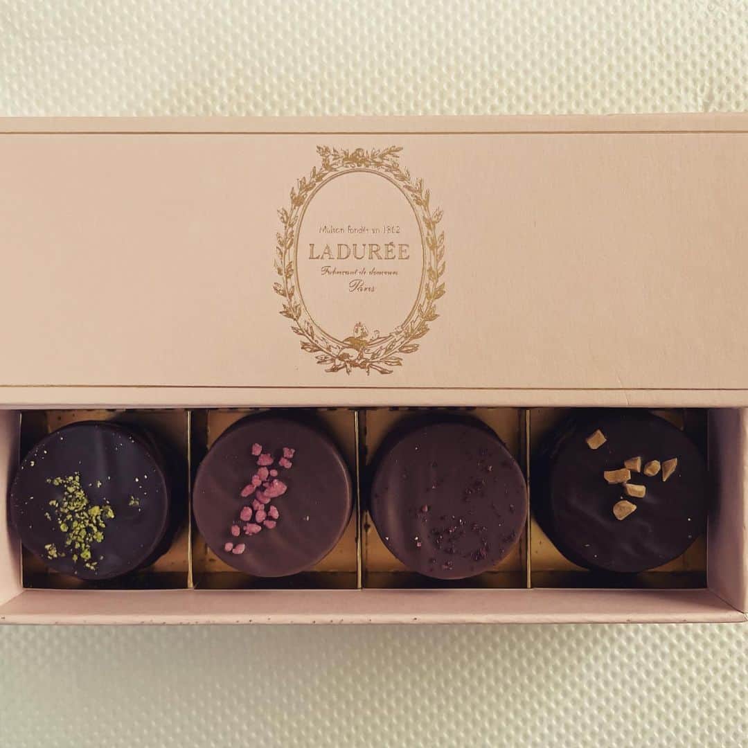 akikoのインスタグラム：「❤️❤️❤️ #laduree」