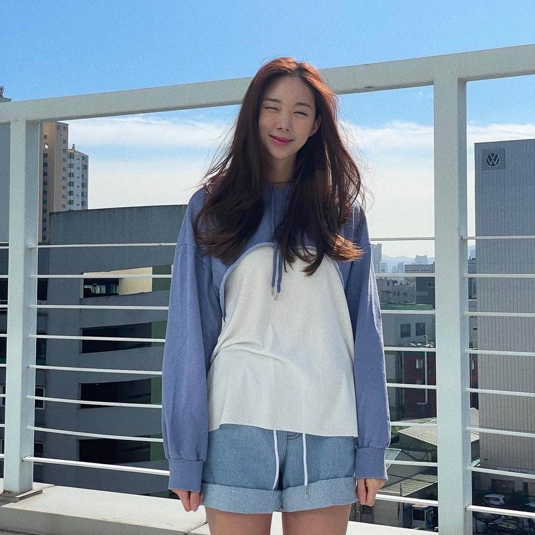 イユエリンのインスタグラム：「웃으면 복이 와요😊」