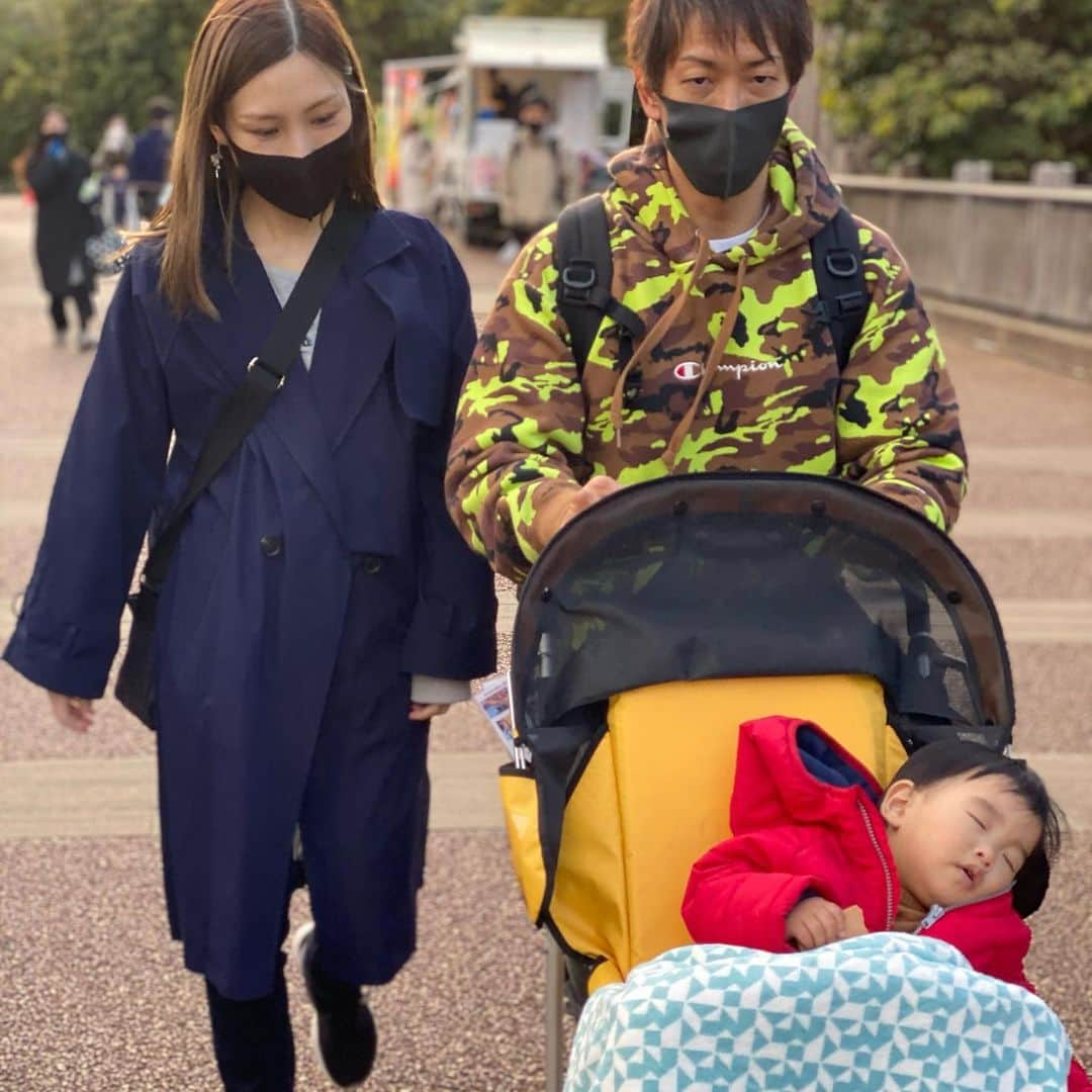 伊藤春香さんのインスタグラム写真 - (伊藤春香Instagram)「「1歳・2歳の遊び場」﻿ 情報交換したいです🙏✨﻿ ﻿ 関東近郊で1歳～2歳くらいの﻿ 子供と一緒に楽しめる場所、﻿ よかったらコメントで教えてください☺️﻿ ﻿ コロナ禍の最新情報や﻿ 行く時の注意点もあればぜひ…！﻿ ﻿ 私は﻿ ﻿ ・CULAFUL(キュラフル） @culaful ﻿ ・ズーラシア @yokohama.zoo ﻿ ・アソボ～ノ！（東京ドームシティ）﻿ ﻿ が良かった！﻿ ﻿ アソボ～ノ！は私が行った時は﻿ 感染対策でボールプールエリア﻿ 閉じてたんだけど﻿ 再開したっぽいので、改めて行きたいなぁ。﻿ ﻿ 行きたいリストに保存してた﻿ 「キンダーベース明大前」﻿ @kinderbase.meidaimae  はコロナの影響で 閉店してしまったそう😭﻿ ﻿ 渋谷の無印良品内「木育広場」は﻿ コロナで休止中。﻿ ﻿ 明治神宮外苑「にこにこパーク」﻿ もコロナで休園中。﻿ ﻿ 渋谷区ふれあい植物園は﻿ この間調べずに行ったら﻿ こちらもコロナで休園中でした。﻿ ﻿ 今行きたいのは世田谷公園！﻿ ミニSLがあるそう。乗りたい〜！﻿  ※ 緊急事態宣言中の遠出を オススメしているわけではなく、 ママたちとの情報交換目的＋ 行きたい場所を増やして、 行く日を想像しながら ワクワクする目的です☺️✨ ﻿ #1歳お出かけ情報 #1歳お出かけ #2歳おでかけ #2歳お出かけ情報 #赤ちゃんとお出かけ #1歳5ヶ月 #1歳育児 #1歳男の子 #家族の時間」2月24日 16時03分 - ha_chu