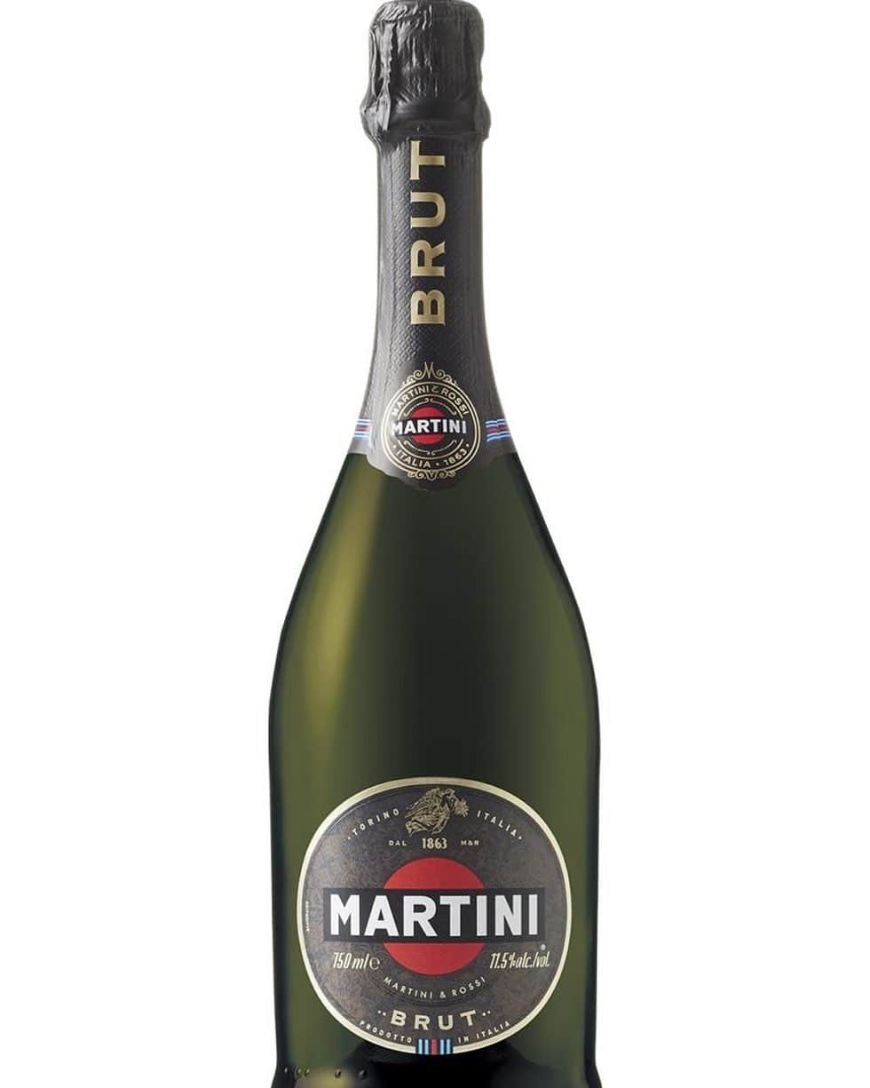 martinijapanのインスタグラム：「マルティーニ ブリュットは北イタリアで収穫されたシャルドネやトレッビアーノなどの品種で造られる辛口スパークリングワイン。 フレッシュな味わいが合わせる料理のジャンルを選ばず食事を引きたてます。 #マルティーニ #martini #ほらマルティーニで笑顔に #スパークリングワイン #sparklingwine #イタリアン #イタリアワイン #ブリュット #マルティーニブリュット #brut #martinibrut」