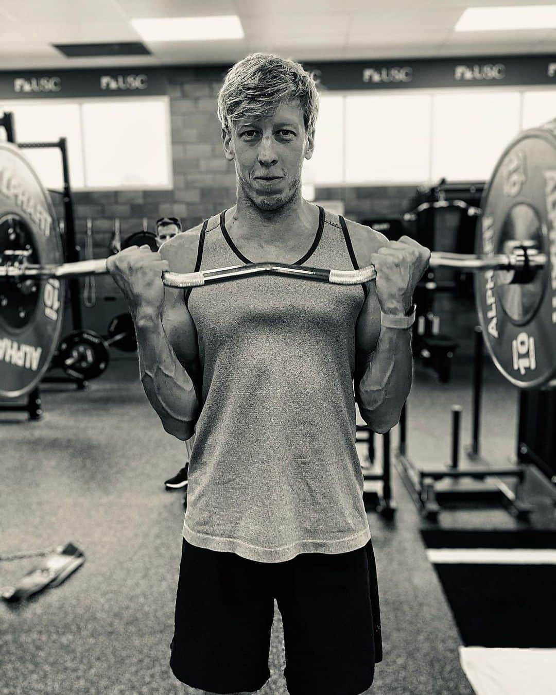トラビス・マホーニーのインスタグラム：「@luke.knappstein providing the programming goods 💪🏼💪🏼」