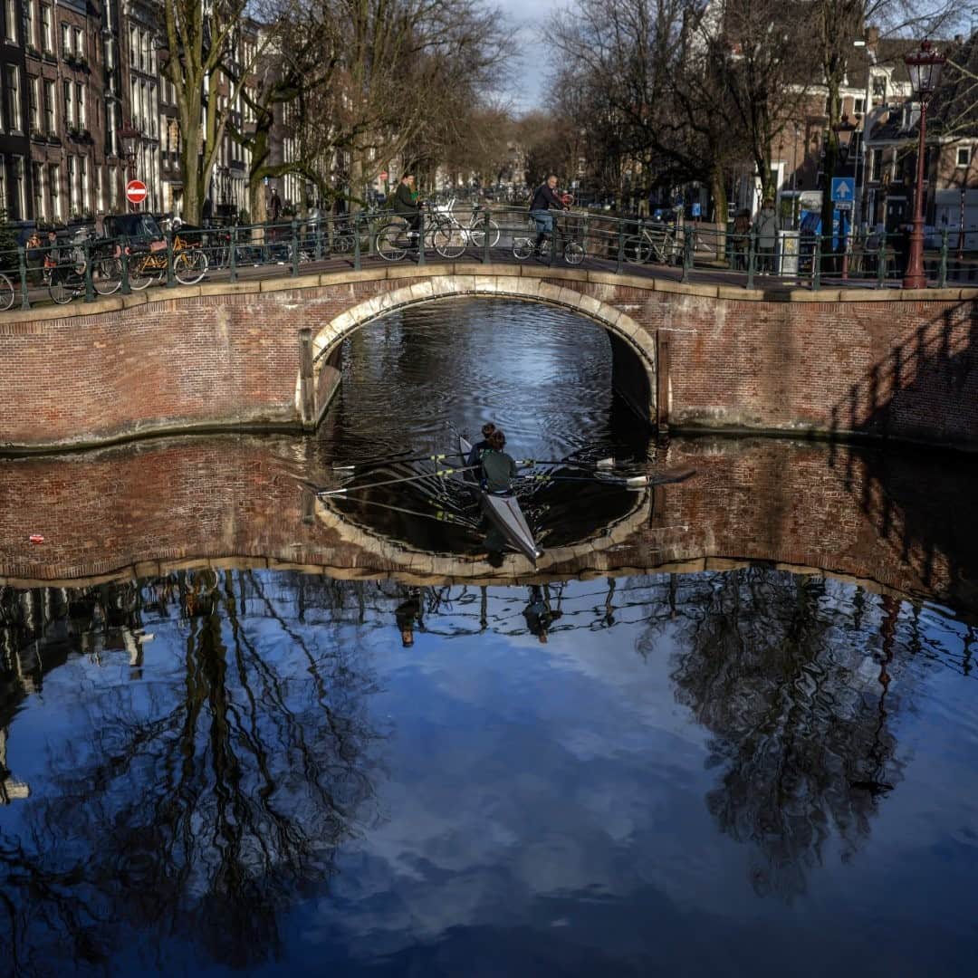 National Geographic Travelさんのインスタグラム写真 - (National Geographic TravelInstagram)「Photo by Muhammed Muheisen @mmuheisen / Cyclists cross a canal bridge in Amsterdam, Netherlands. For more photos and videos from different parts of the world, follow me @mmuheisen and @mmuheisenpublic. #muhammedmuheisen #Amsterdam #Netherlands #Canals」2月24日 16時39分 - natgeotravel