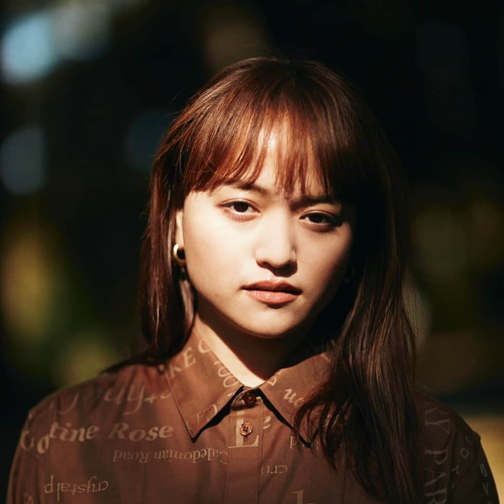 のインスタグラム：「. . ♦️iri♦️ 　 3月24日発売のEP『はじまりの日』より、 表題曲「はじまりの日」先行配信スタート🌕✨ 　 大切な誰かとの死別や様々な別れを、新たなはじまりの季節の”春”になぞらえて描かれた楽曲。 【卒業】という季節にあうような、切なさも感じられます😌🌸 　 これまでクールな印象が強かったiriの新しい側面が窺えるので、ぜひ聴いてみてくださいね！！ 　 #iri #はじまりの日 @i.gram.iri」