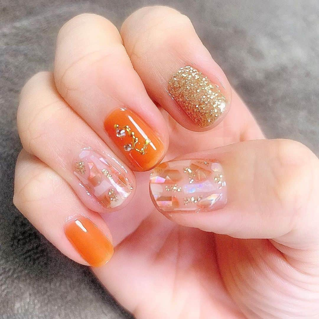 神園さやかさんのインスタグラム写真 - (神園さやかInstagram)「…new nail…  今回はジェラートファクトリーのパーフェクトフィット💅 色はコーラルシロップシェル。  それに持ってたラインストーンのっけました♪ ハッキリした発色で綺麗っ✨  #gelatofactory #nail  #ジェルネイルシール」2月24日 16時44分 - sayaka.kamizono