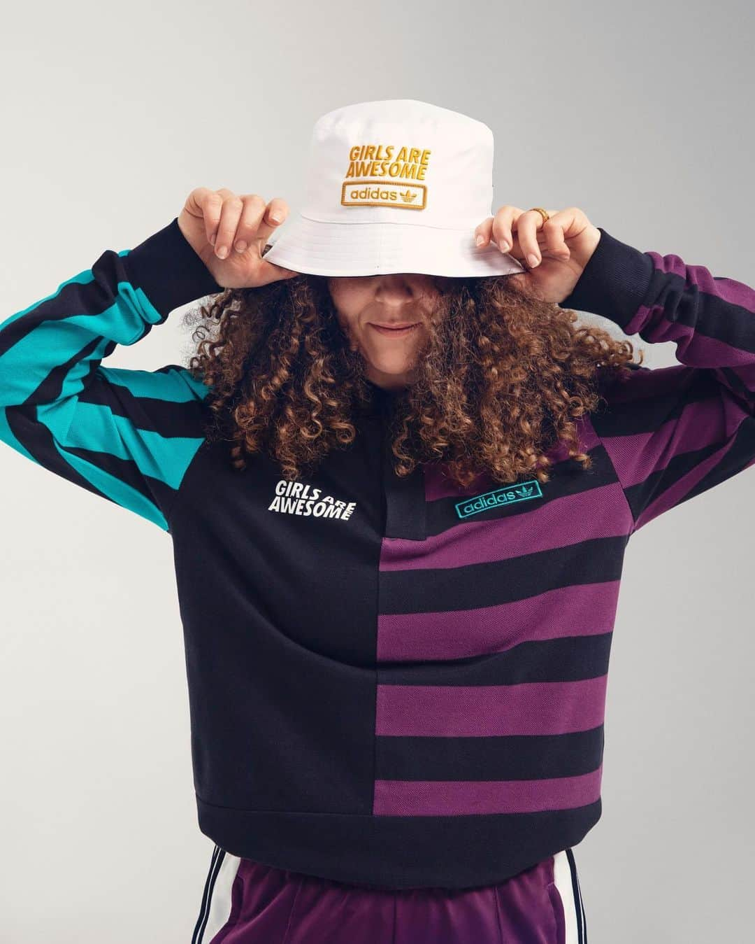 アトモスガールズ/atmos girlsのインスタグラム：「. adidasよりGIRLS ARE AWESOME(ガールズ アー オーサム)とのコラボレーションが登場！  GIRLS ARE AWESOMEとは未来に向けて、女性のインスピレーションとパワフルさを表現する為のシンプルなロゴ "GIRLS ARE AWESOME"が特徴のウィメンズファッションブランド☺︎🤍  20SSにコラボレーションをして第２弾となる今回は”DANCE”がテーマ！！ 今回のコラボレーションではダンスを通しての女性が自分の個性を表現するきっかけになるようなアイテムを展開✨ 次世代の輝く女性たちにむけたコラボレーションです☺️ 3/3(WED)よりatmos pink各店で発売いたします🌻  #atmos #atmospink #atmostokyo #apparel #girlsareawesome  #adidas #colorful #spring #springfashion #springcode #アトモス #アトモスピンク #アトモストウキョウ#アパレル  #春コーディネート #春コーデ #streetstyle #streetfashion #streetcode#ストリートスタイル #ストリートファッション #ストリートコーデ#コーディネート #スニーカー #スニーカー女子#2021ss #原宿 #トウキョウ」