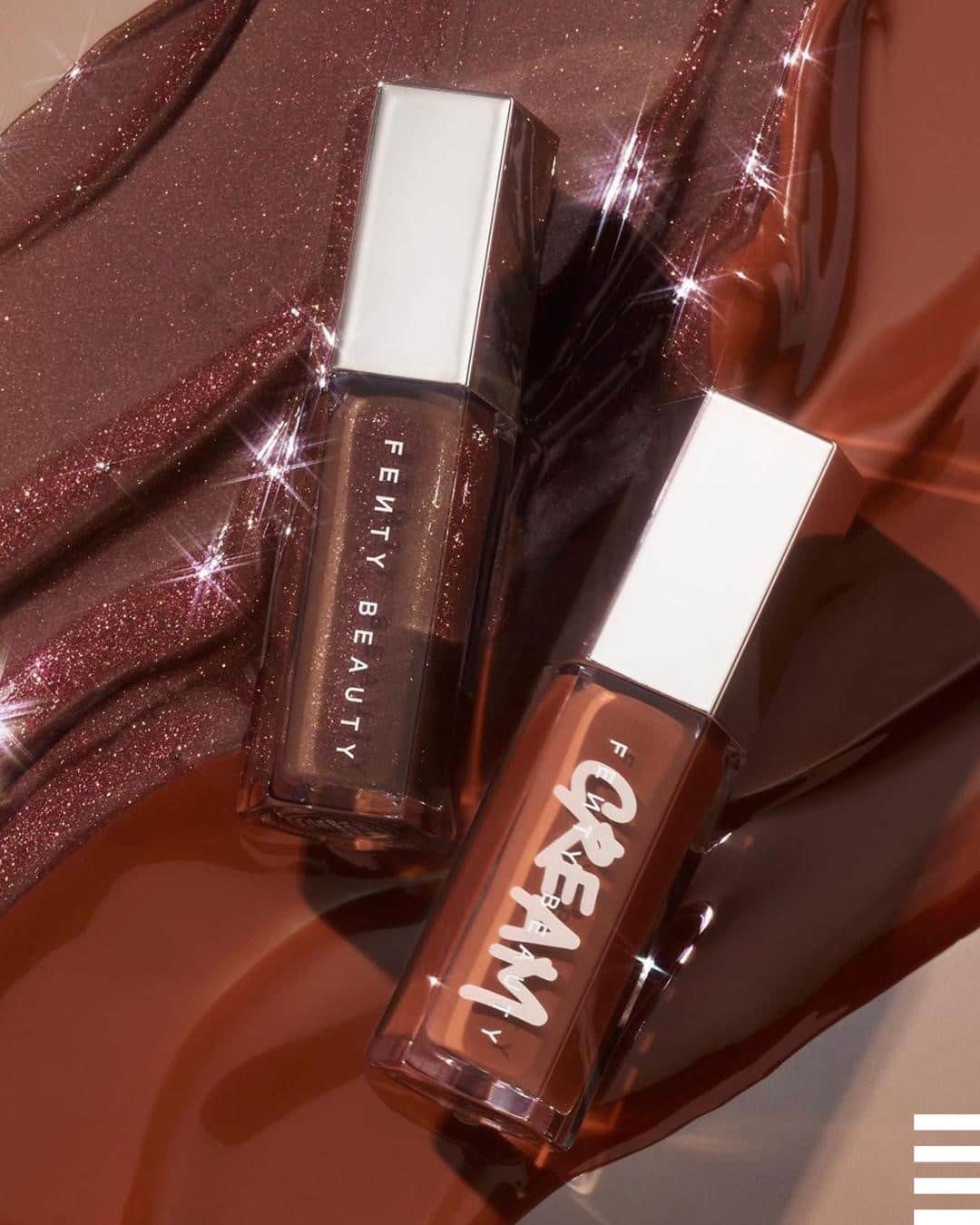のインスタグラム：「Lequel de ces deux pépites @fentybeauty choisiriez-vous pour des lèvres à croquer ? 🤎 Laqué onctueux ou brillance irrésistible, commentez l'emoji correspondant :  🍫 #GLOSSBOMB Hot Chocolit 🍪 #GLOSSBOMBCREAM Cookie Jar  Uniquement chez SEPHORA. #SephoraFrance #SephoraLovesFentyBeauty #Regram @fentybeauty」
