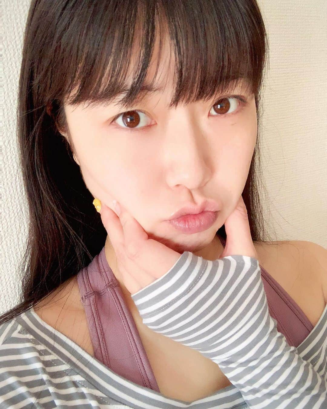 小田飛鳥さんのインスタグラム写真 - (小田飛鳥Instagram)「私の唇が、「空気めっちゃ乾燥してへん？」って言ってます😕 お肌の乾燥や、火の元に気をつけましょうね。。 #唇 #lip #💋」2月24日 16時58分 - asuka_oda_0320