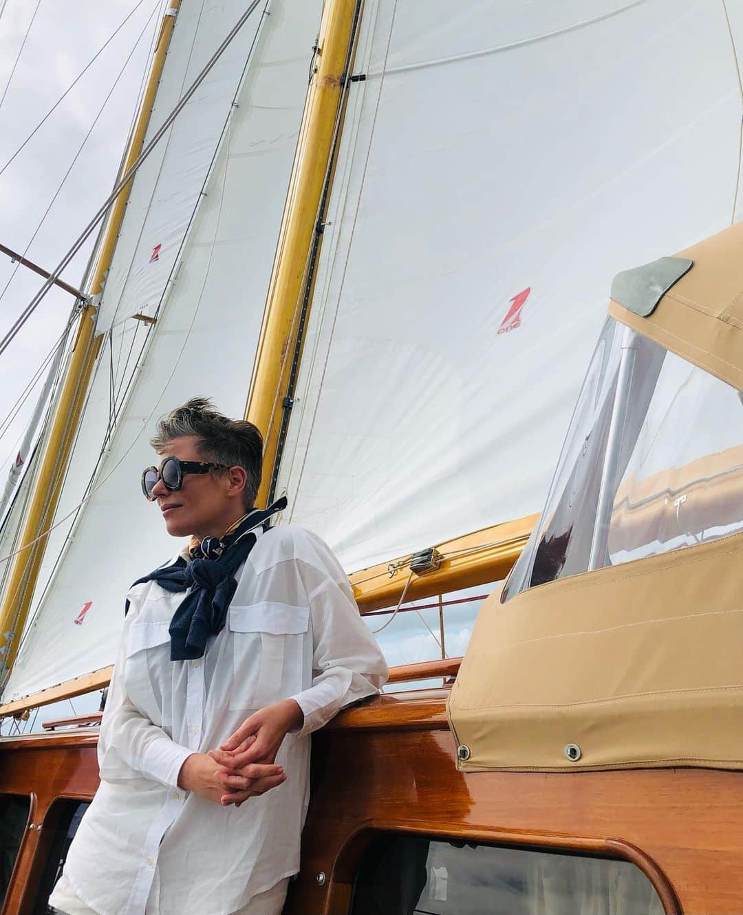 カレンウォーカーのインスタグラム：「Thanks to all on #aschantiivofvegesack for a wonderful day of racing in the #mastercardsuperyachtregatta 2021. What a piece of heaven Aschanti IV is: a 1954, 35m long classic super yacht. I could get used to this! @rnzys」