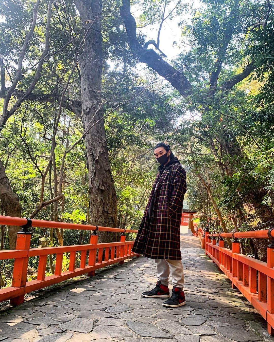 丞威さんのインスタグラム写真 - (丞威Instagram)「⛩🥷  毎年恒例の宇佐神宮やっと行けた 生まれ故郷の大分県にある神社 八幡さまの総本社だけあってめちゃめちゃデカいんよ！ ここに来るといつもリセットできる。 #大分　#宇佐神宮　#八幡　#神社　#shrine #japan #kyushu #ooita #usashrine 　#愛　#love #family #fun #生まれ故郷」2月24日 17時07分 - joeytee_ybenormol