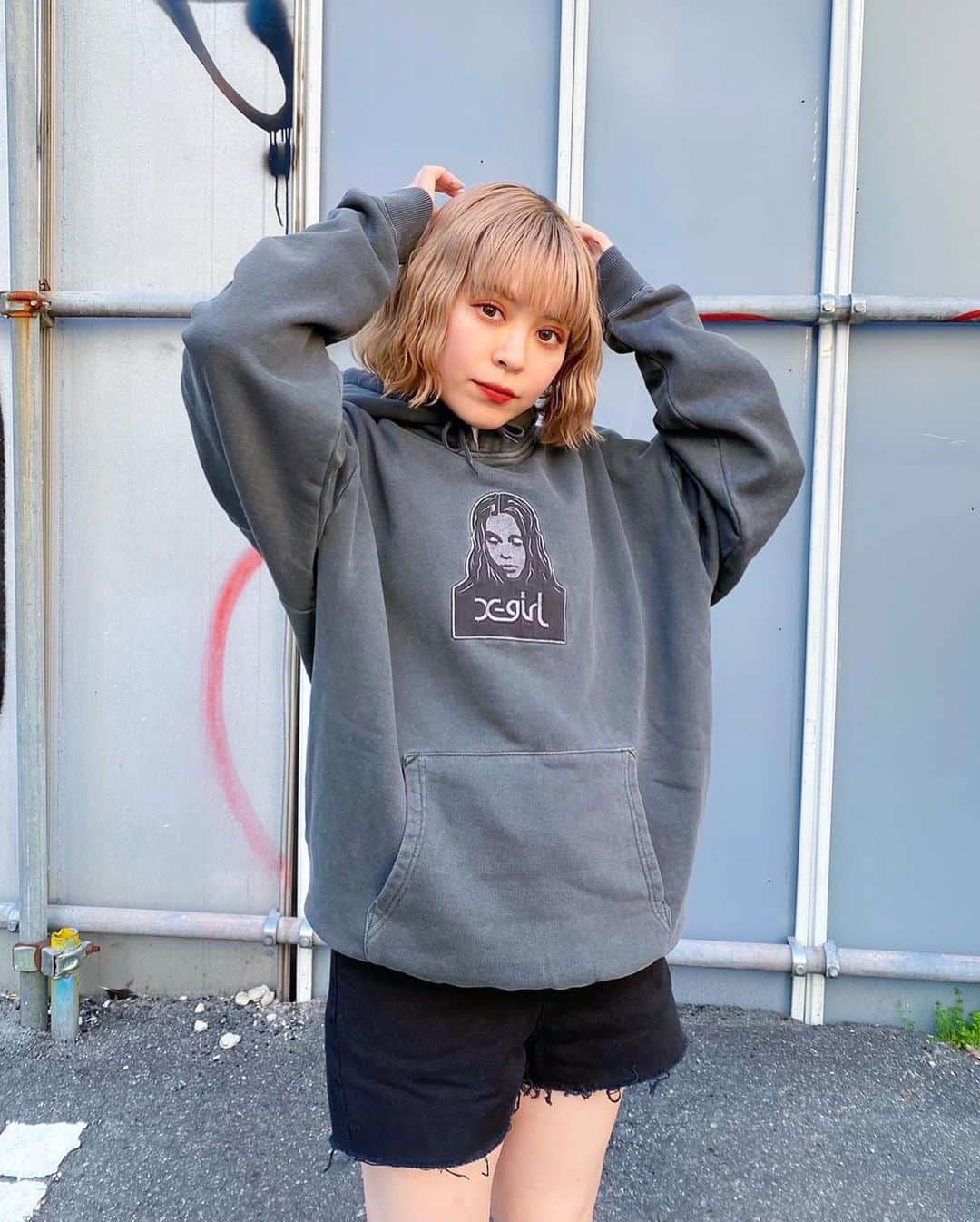 XGIRL_ootdのインスタグラム：「#xgirl_ootd @__wendys2 145cm X-girl HIROSHIMA STAFF ・ ----------------------------- ・ ▪️PIGMENT SWEAT HOODIE ¥12,000+tax (SIZE  M) ▪️5 POCKET HIGH WAIST SHORT PANTS ¥9,000+TAX (SIZE S) ・ ------------------------ #xgirl #xgirljp #xgirlus #エックスガール」