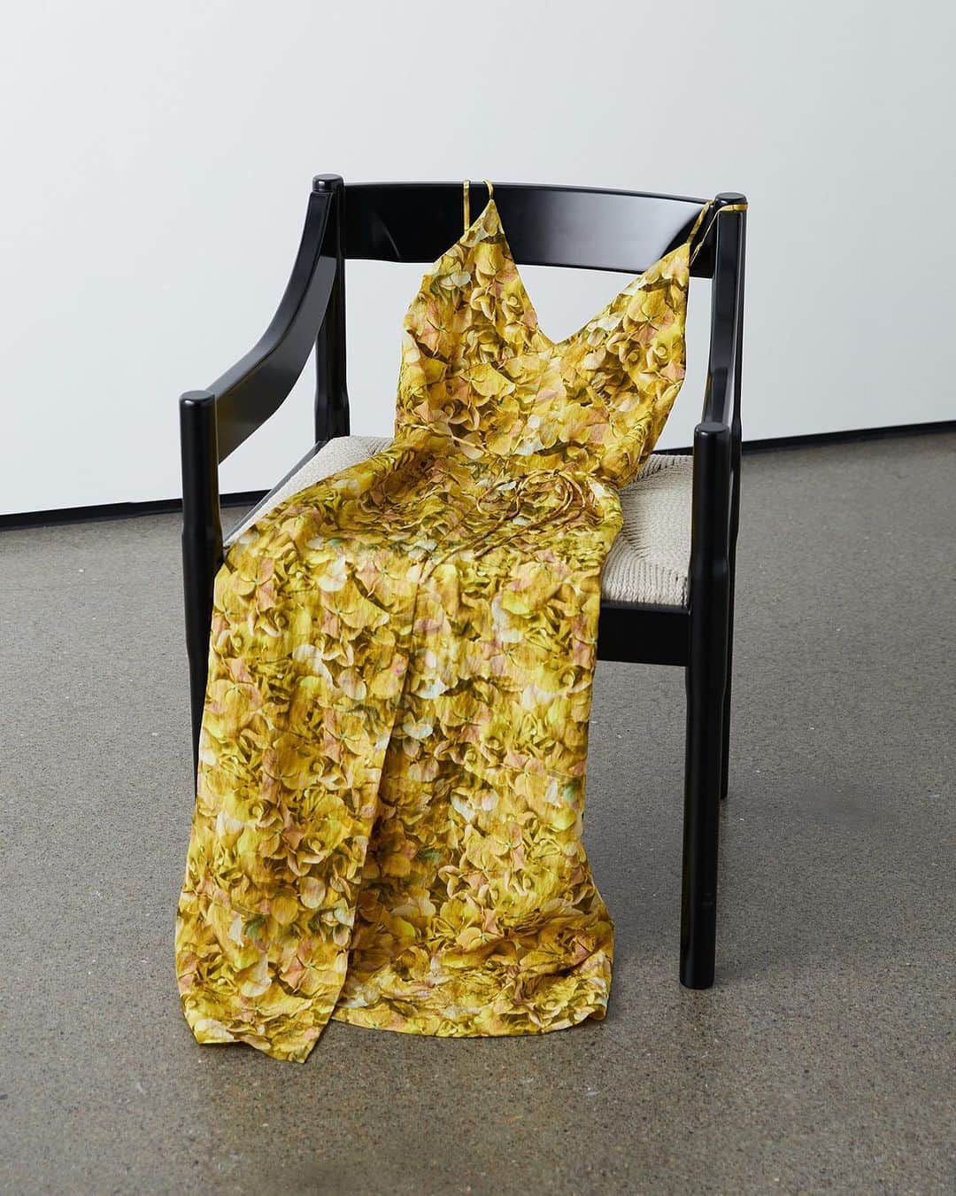 バウム ウンド ヘルガーデンのインスタグラム：「A simple silhouette in a statement print 🌼🌼🌼 Made from responsibly sourced viscose  #BaumFamily #BaumundPferdgarten」