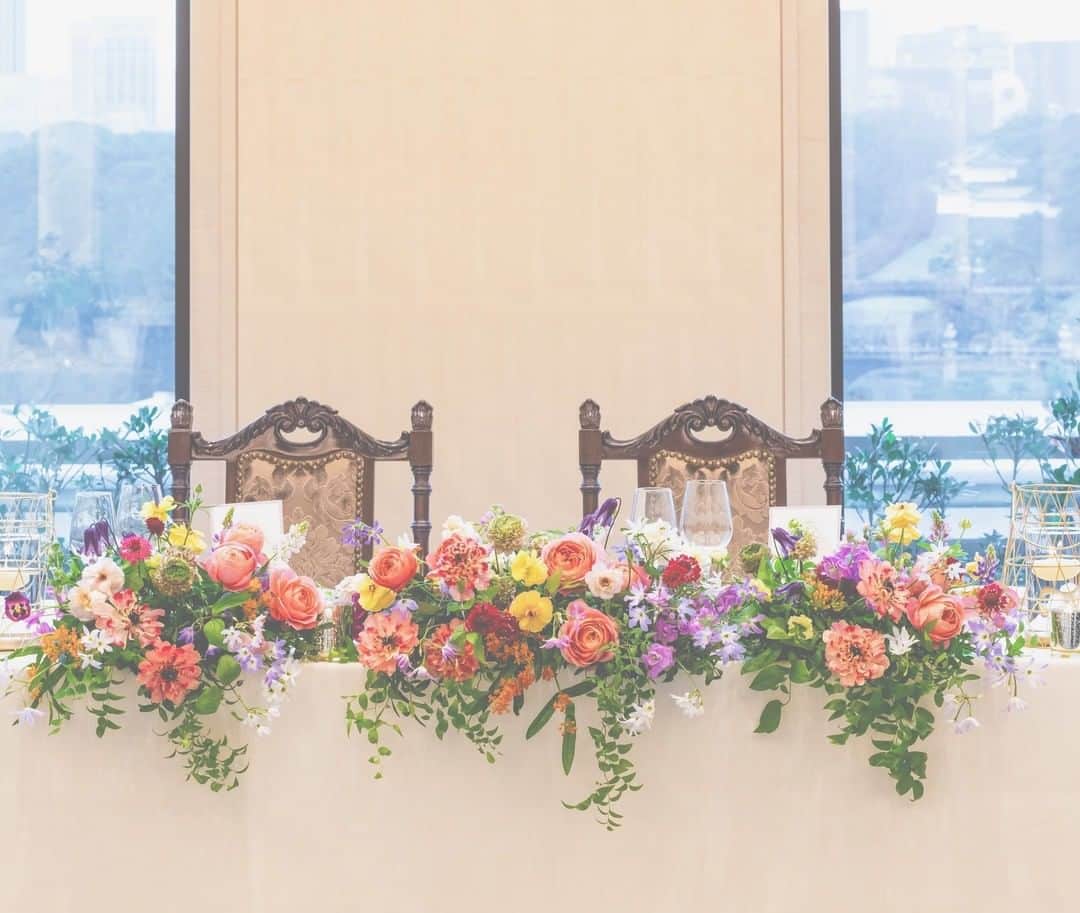 東京會舘本舘ウエディングさんのインスタグラム写真 - (東京會舘本舘ウエディングInstagram)「@tokyokaikan_wedding .——————————. * 色とりどりの花々が、幸せ溢れるおふたりの表情を より一層輝かせて見せてくれます。 ご希望のコンセプトを元に、 理想の空間コーディネートを叶えましょう。 * .——————————. #東京會舘 #tokyo #関東花嫁 #weddingdress #東京花嫁 #wedding #dress #ウェディングドレス #プレ花嫁 #卒花 #結婚式場 #日本中のプレ花嫁さんと繋がりたい #結婚式準備 #ウェディングレポ #ブライダルフェア #チャペル #結婚式 #パーティ #披露宴 #weddingparty #東京 #大正ロマン #ウェディング #会場コーディネート #披露宴会場 #披露宴 #会場装飾 #門田沙由香 #日比谷花壇 #ウェディングフワラーコーディネーター」2月24日 17時11分 - tokyokaikan_wedding