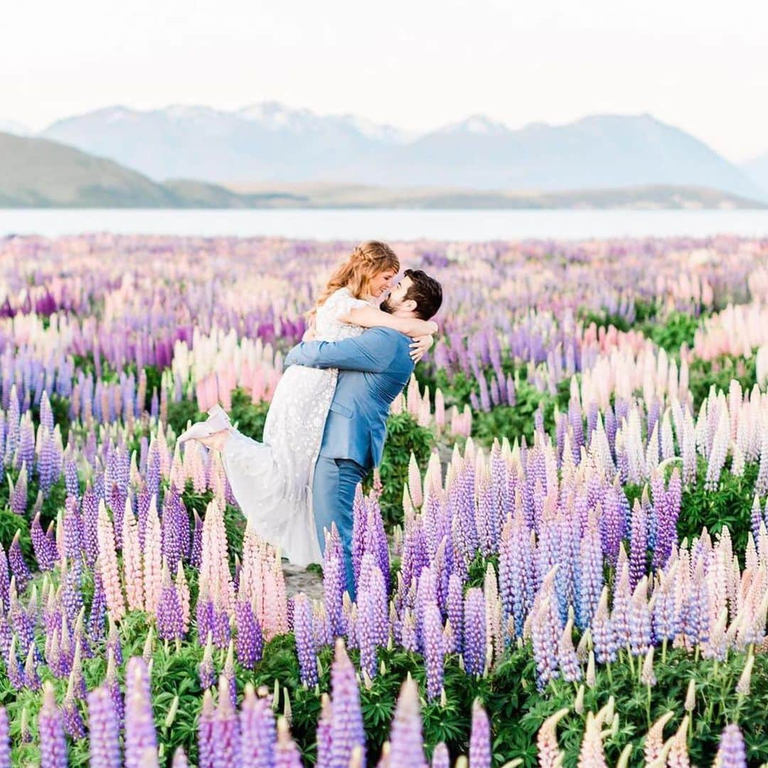 エル・マリアージュさんのインスタグラム写真 - (エル・マリアージュInstagram)「花々が咲き乱れる春はフォト婚の季節🌸 ロマンティックなロケーションで最高の1枚をかなえて。 .. こちらはニュージーランドにあるルピナスの草原。日本のベストフォトロケーションは最新号でCheckしてね😉💕 .. #Repost @marycostaphoto  Photo @photographybyjudynunez  Hair @beautifulbridalhair  Makeup @csutherlandmakeup .. #ellemariage #エルマリアージュ #結婚準備 #前撮りドレス #2021春婚 #令和花嫁 #おしゃれ花嫁 #大人花嫁 #大人ウェディング #令和婚 #プレ花嫁 #2021bride #2021wedding  #みんなでエルマリアージュ  #ウエディングトレンド #花のある暮らし #花好きな人と繋がりたい #springwedding #photowedding #フォトウェディング #フォト婚 #ルピナス #ノボリフジ #elopement」2月24日 17時13分 - ellemariage