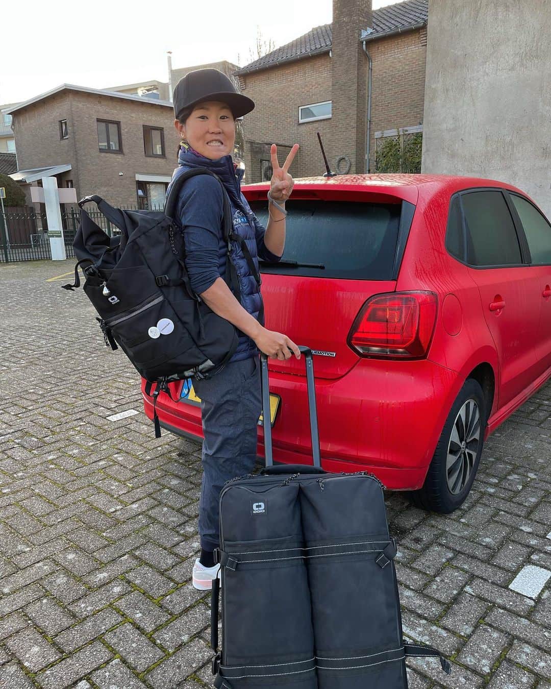 與那嶺恵理のインスタグラム：「Heading to @teamtibco_siliconvalleybank bubble 💚💙 in Belgium 🇧🇪  . . Begins the suitcase life 🧳🎒supported by @ogio ✌🏻  . . #今日のエリさん　#teamtibcosiliconvalleybank #ogio」