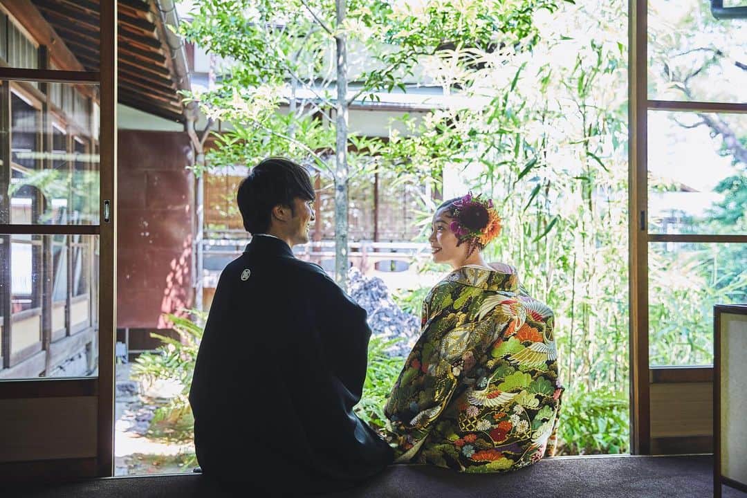 ガーデンレストラン徳川園のインスタグラム：「🌱 『名古屋で和婚と言えば徳川園』 尾張徳川家300年以上の歴史と伝統 四季折々の花木が咲き誇る日本庭園が おふたりの大切な1日をおもてなし致します ・ 他のお写真は下記アカウントより  @tokugawaen_wedding_location ▶︎徳川園ロケーションaccount  @tokugawaen_wedding_wastyle ▶︎和装スタイルaccount  @tokugawaen_wedding_report ▶︎ウエディングレポートaccount  ****************** ウエディングのお問い合わせは プロフィール欄のURL公式HPからどうぞ🎵 Heritage Bridal Collection ガーデンレストラン徳川園 http://www.heritage.jp/tokugawaen/ ☎︎0120-677-875」