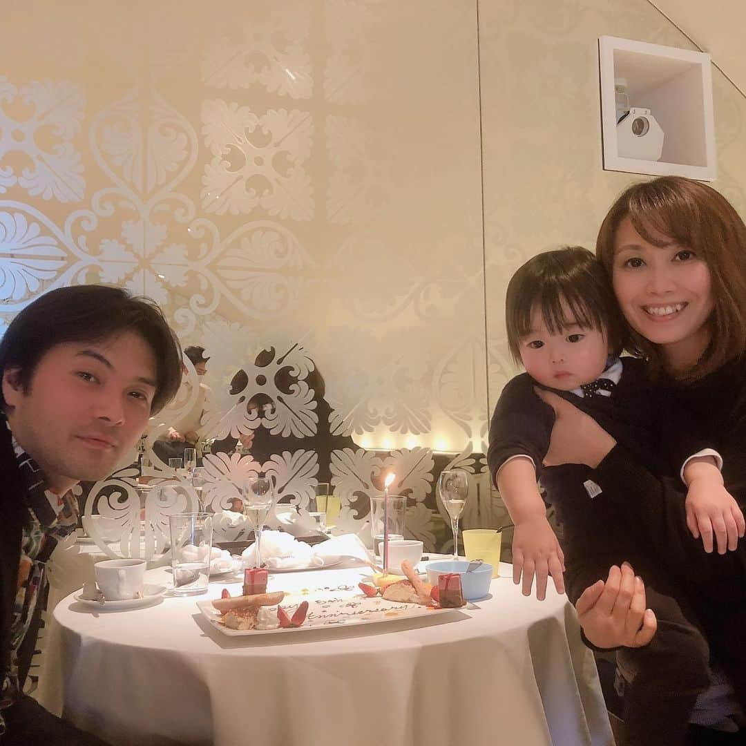 midoriyamaoさんのインスタグラム写真 - (midoriyamaoInstagram)「結婚記念日５周年❤️ ちょっと素敵なところでお祝いしました🥂💕 子供の遊ぶスペースもありよかったです😊 ちょうど料理が出てきた時に息子がお昼寝してくれたので料理もゆっくり食べることができました🤗 久しぶりに旦那とオシャレなお店にこれて楽しかったです❤️ #結婚記念日 #サンシャインシティ59階 #子連れランチ #1歳4ヶ月 #男の子ベビー」2月24日 17時37分 - midoriyamao