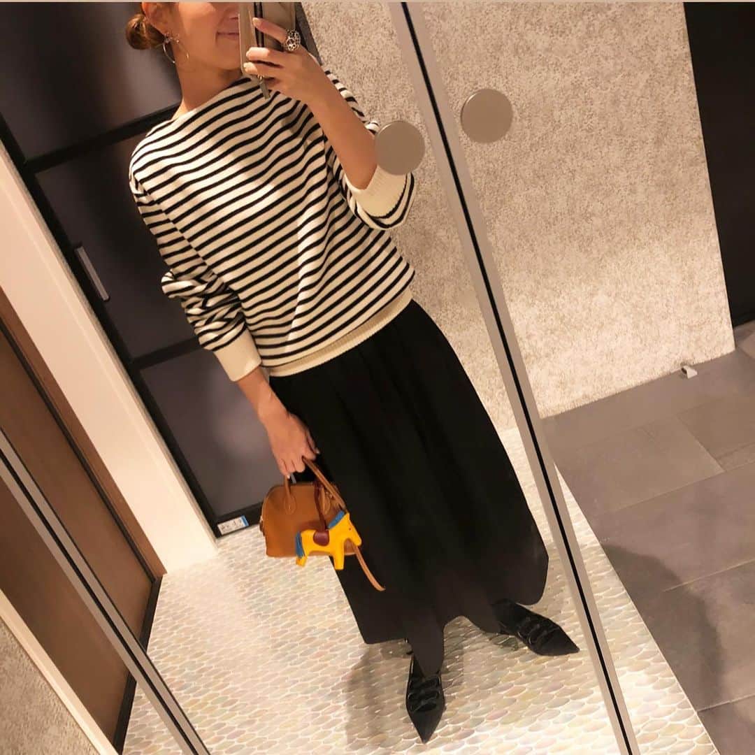 外村久美子さんのインスタグラム写真 - (外村久美子Instagram)「・ 今日はスカート🐼💓 ボーダーも最近また気になる♡ skirt #yori_japan  knit #celine」2月24日 17時38分 - kummy153