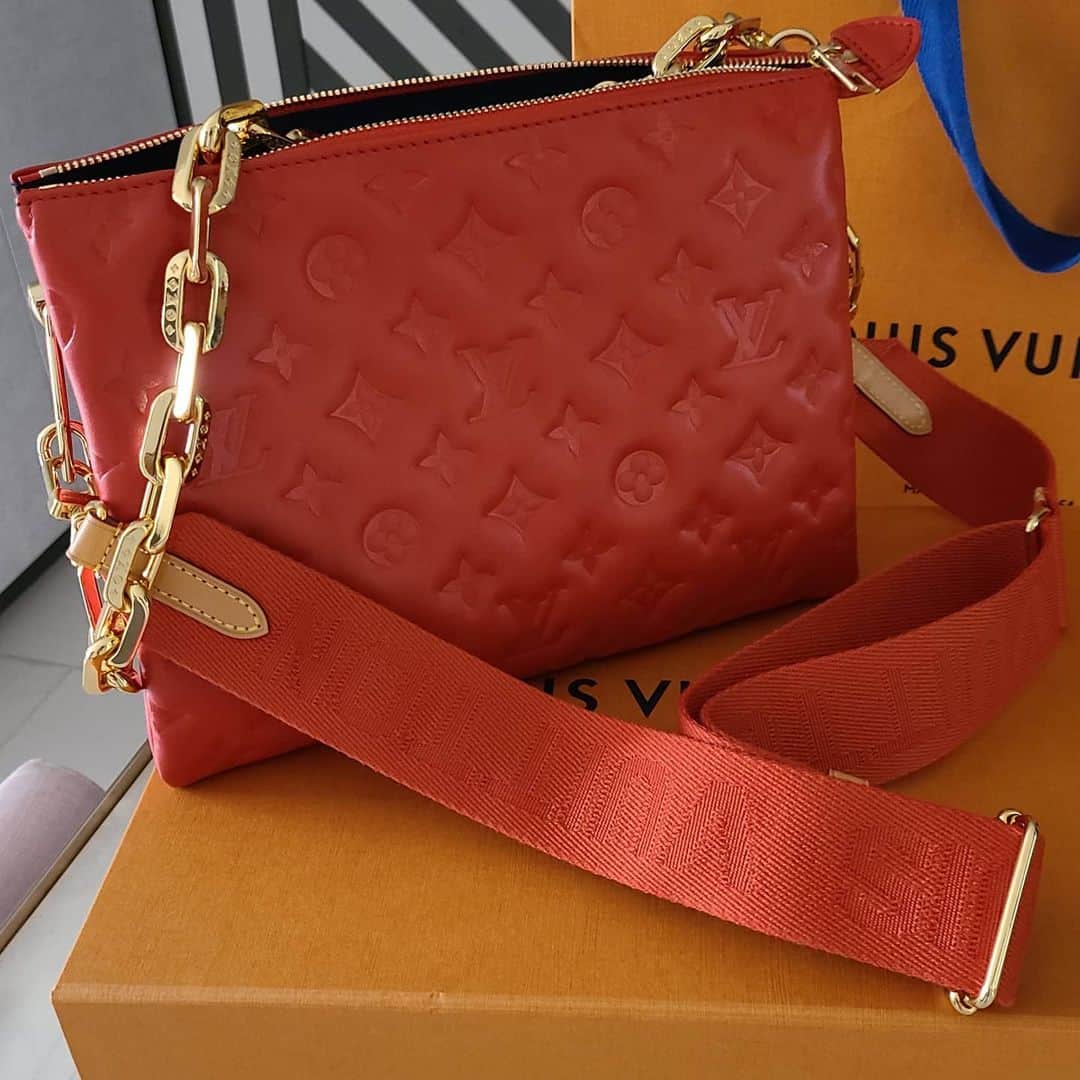 のインスタグラム：「🤩🤩🤩 thank u 💓💗💖💛  #louisvuitton #louisvuittonbag」