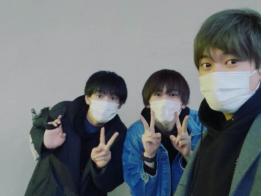 のインスタグラム：「今日は早めに稽古終了！！（まだ頑張ってるメンバーも居ます）😭😭  やはり演劇ハイキューえげつない作品だなと感じた1日でした🥳  #演劇ハイキュー #頂きの景色2」