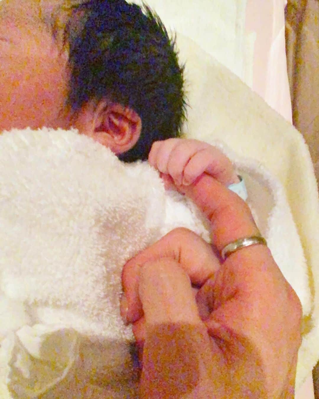 雅-MIYAVI-さんのインスタグラム写真 - (雅-MIYAVI-Instagram)「Welcome to the world, Skyler.   母子ともに健康です。メルさん、がんばりました😌」2月25日 3時13分 - miyavi_ishihara