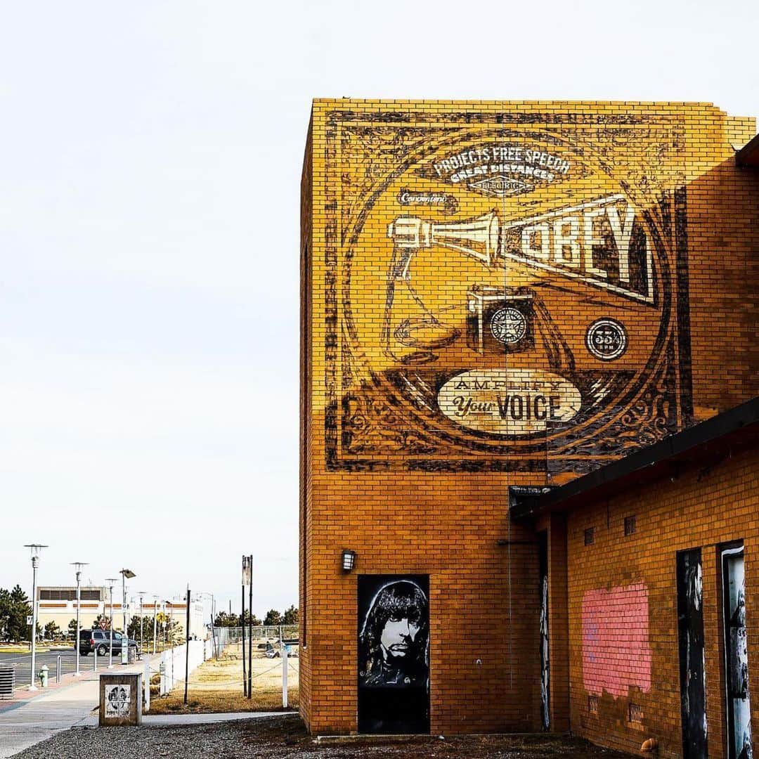 Shepard Faireyのインスタグラム：「Awesome shot of my mural from 2011 in Asbury Park, New Jersey by @baileys_table. Cool to see it next to the Johnny Ramone piece by @dannybones64! -Shepard」