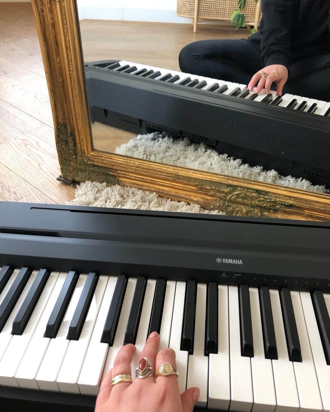 Pleun Bierboomsのインスタグラム：「Any tips for learning the piano? Nieuwe lockdown hobby 🥰」