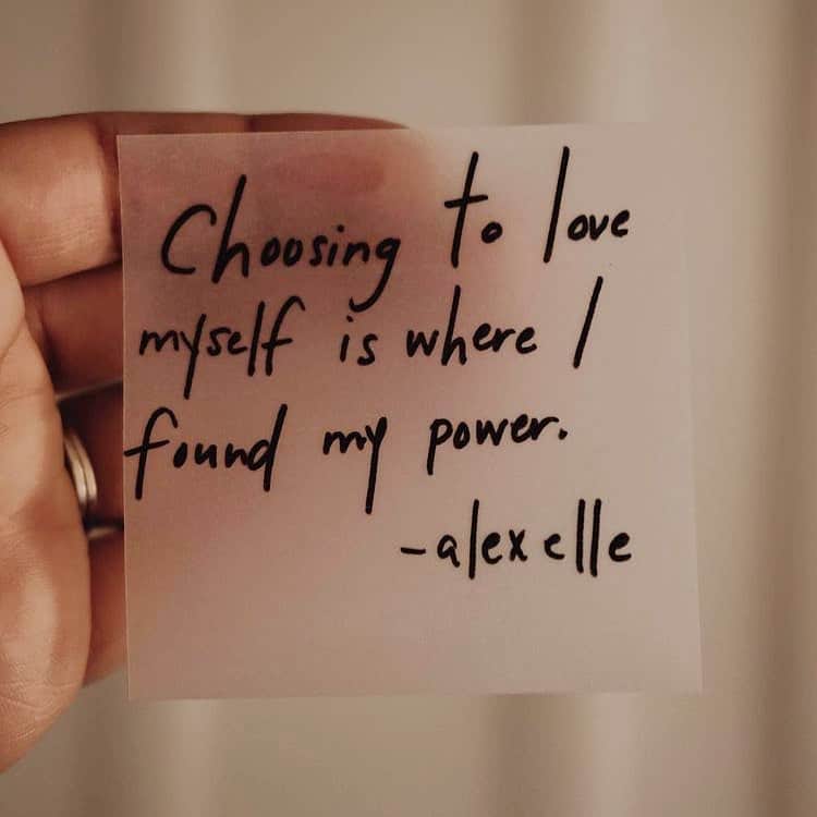 のインスタグラム：「How are you choosing to show yourself some love today? 💖  Let us know in the comments below ⁠⁠ ⁠⁠ @alex_elle⁠⁠ ⁠⁠ ⁠⁠ ⁠⁠ ⁠⁠ ⁠⁠ #tocca #scents #eaudeparfum #fragranceoftheday #scentoftheday #stayfresh #perfume #fragrance #luxury #musthave #treatyoself #treatyourself #luxurylife #beauty #parfum #perfumeoftheday #nicheperfume #instalove #giftguide #giftsforher」
