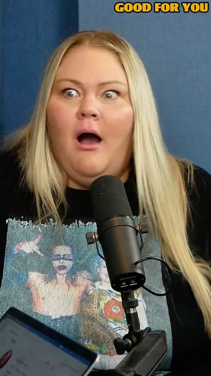 ウィットニー・カミングスのインスタグラム：「@chelcielynnn may be the funniest person on the planet? Her pod with us is out now and everything she does is genius.」