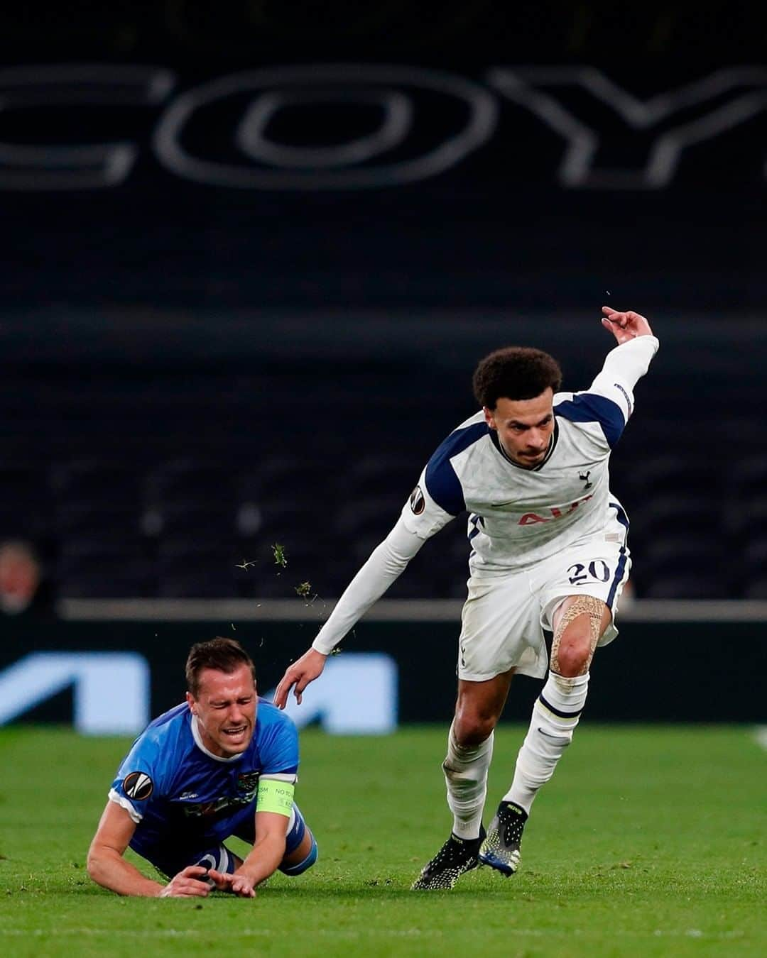 トッテナム・ホットスパーFCさんのインスタグラム写真 - (トッテナム・ホットスパーFCInstagram)「It was that kind of night defending against @dele...  #Dele #EuropaLeague」2月25日 3時54分 - spursofficial