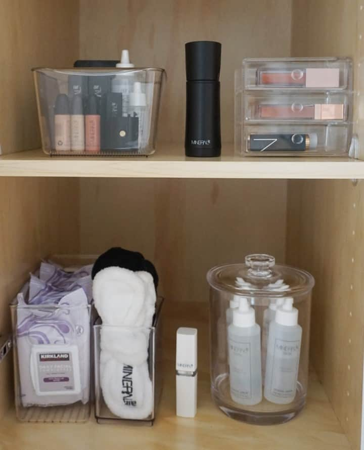 Mineral Airさんのインスタグラム写真 - (Mineral AirInstagram)「Who doesn't love a good, organized #makeupshelife? 😍 tag us in your shelfie so we can share on our page!」2月25日 4時01分 - mineral_air