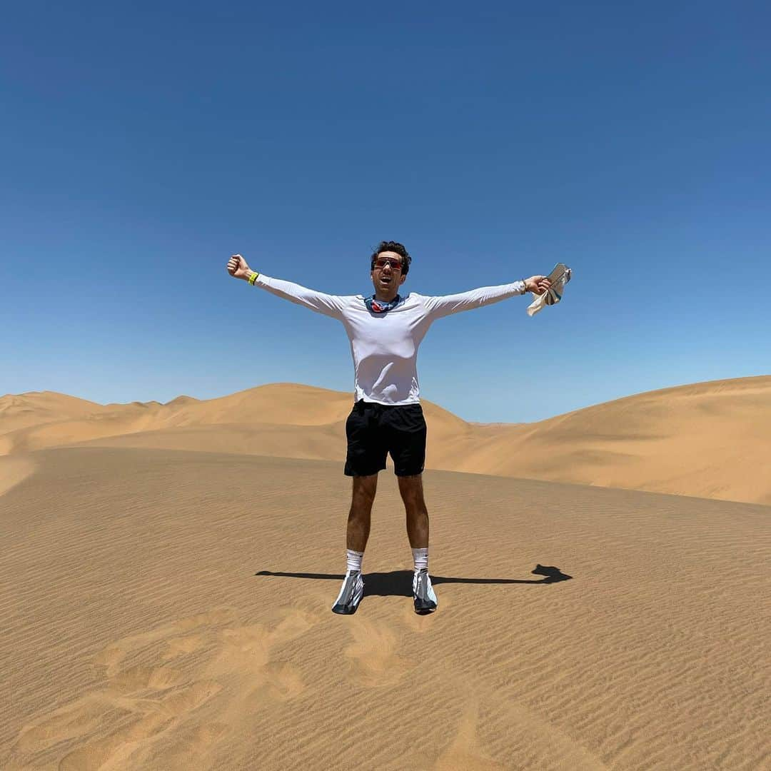 ニック・グリムショーさんのインスタグラム写真 - (ニック・グリムショーInstagram)「Just saw that it’s been a year since I was in Namibia for Sport Relief. It was the biggest challenge of my life and one of my favourite things I’ve ever done. It’s hard to sum up how it was as it was truly an experience like no other. It was so many things; exhilarating, extreme, peaceful at times, stressful at others, it was life affirming and made me feel small and insignificant. Whilst there I genuinely thought I was going to die so the memories are marked deep in my brain but I loved seeing these pictures pop up and be reminded of this insane life changing week in the dessert. 💕 Some videos in my highlights if you wanna have a look.」2月25日 4時05分 - nicholasgrimshaw