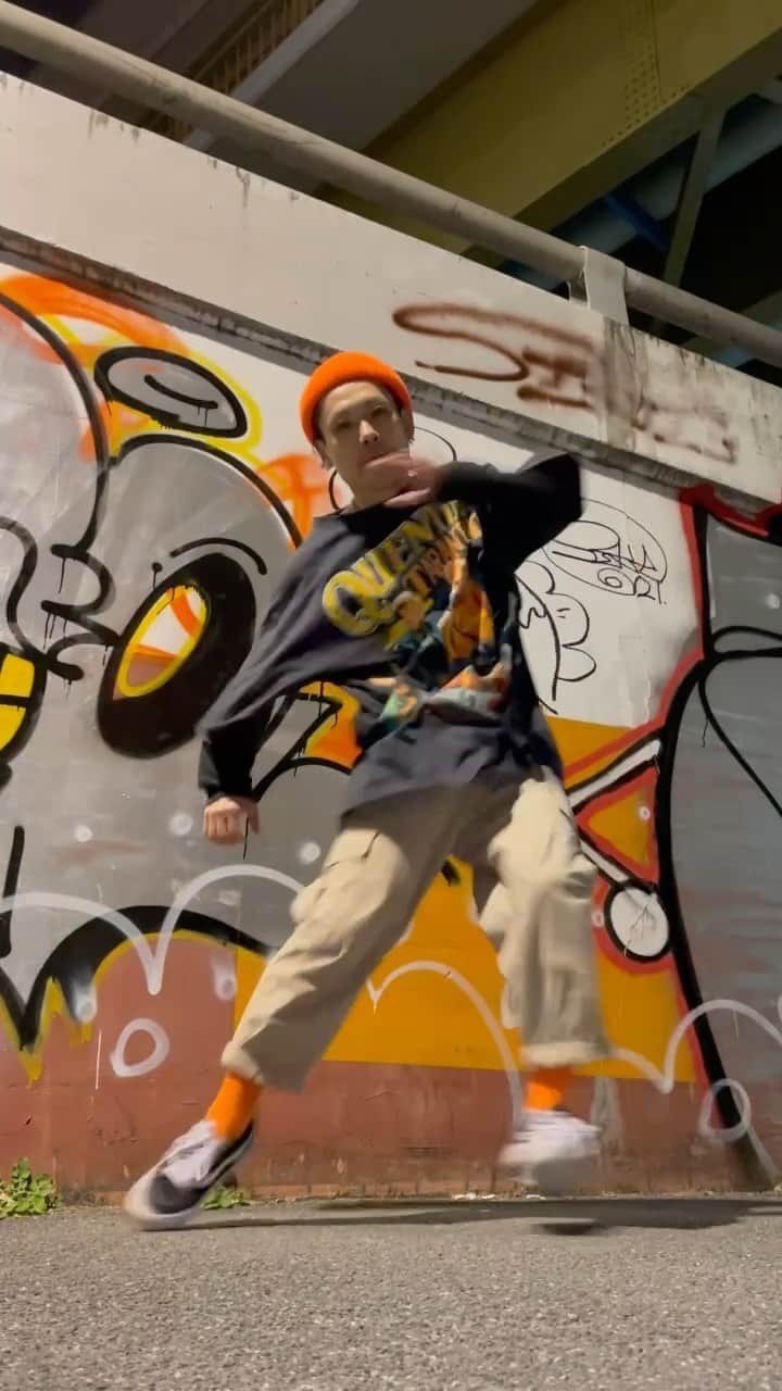 SHUHOのインスタグラム：「TOKYO Street Flavor!!! 🧡🧡🧡🧡🧡🧡🧡🧡🧡🧡🧡 🟠🟠🟠🟠🟠🟠🟠🟠🟠🟠🟠 🔶🔶🔶🔶🔶🔶🔶🔶🔶🔶🔶 🟧🟧🟧🟧🟧🟧🟧🟧🟧🟧🟧  music by @kryptogram   #housedance #dancetutorial #streetdance #dancelesson #dance #footwork #dancesteps #hiphopdance #housemusic #housedancer #choreography #ダンス動画」